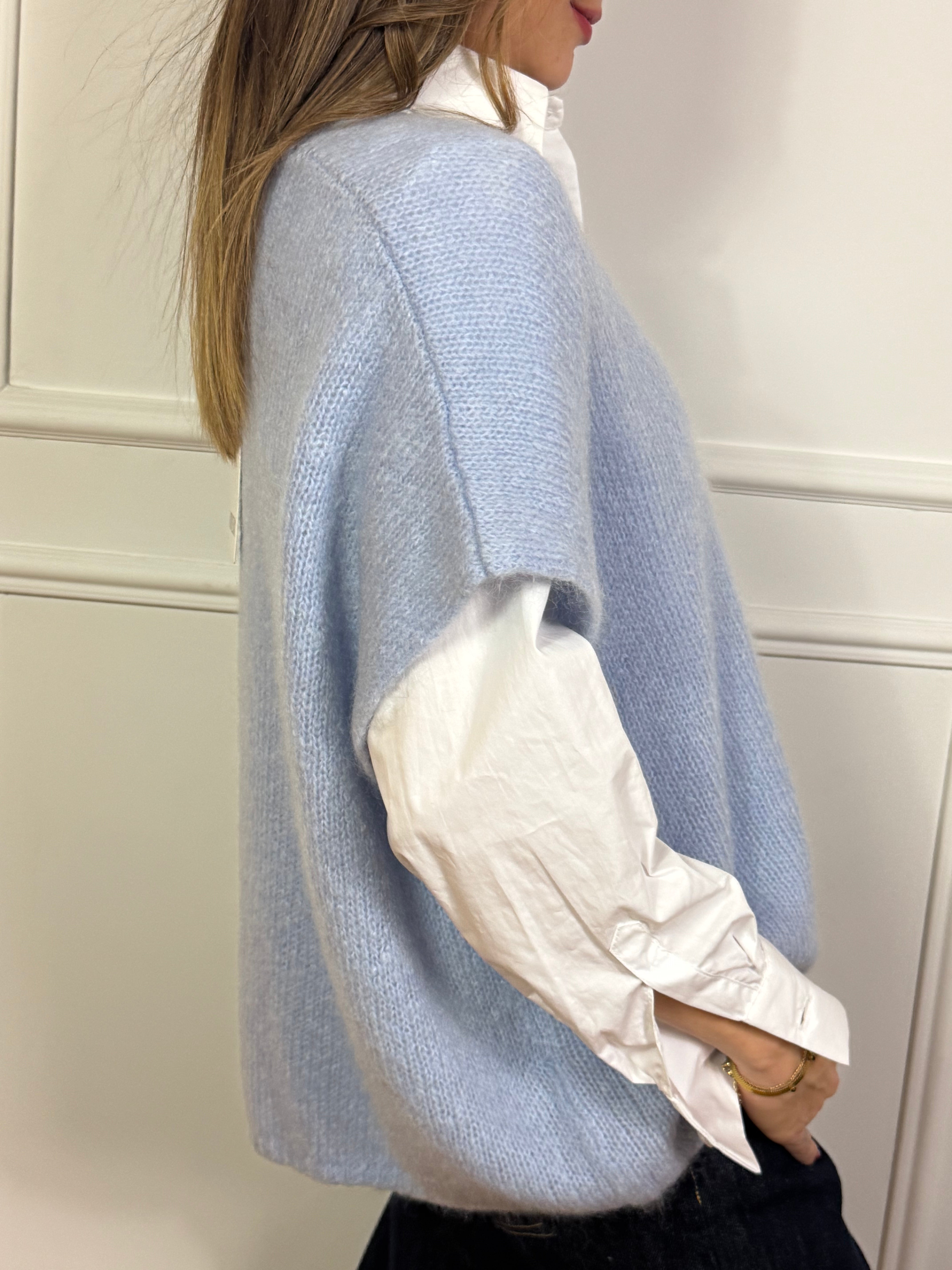 Poncho Kikisix con bottone gioiello sul davanti