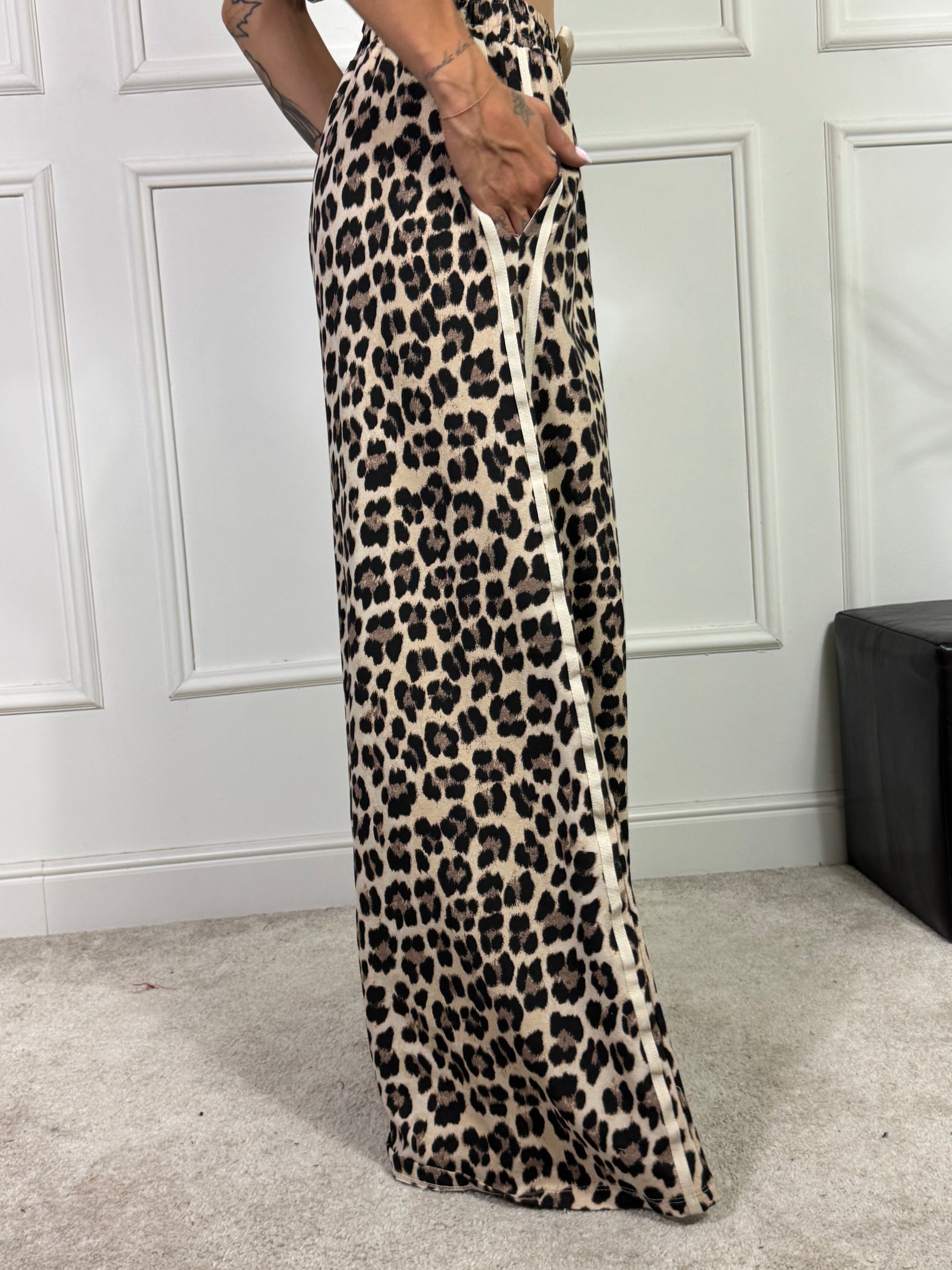 PANTALONE GARZATO PALAZZO Victoria ILMH LEOPARDATO BANDE LATERALI