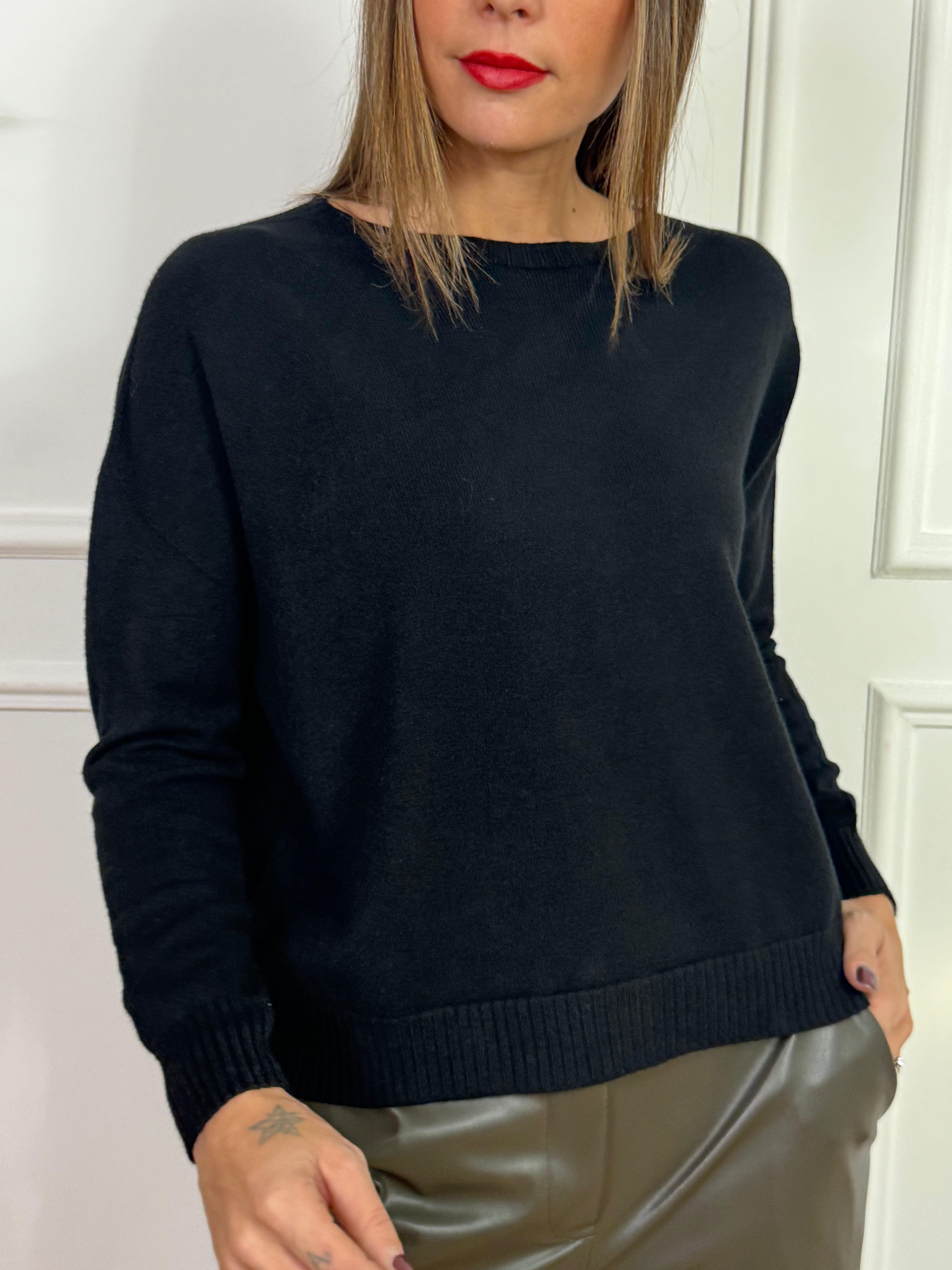 Maglia Susy Mix SCOLLO DIETRO CON BOTTONE GIOIELLO