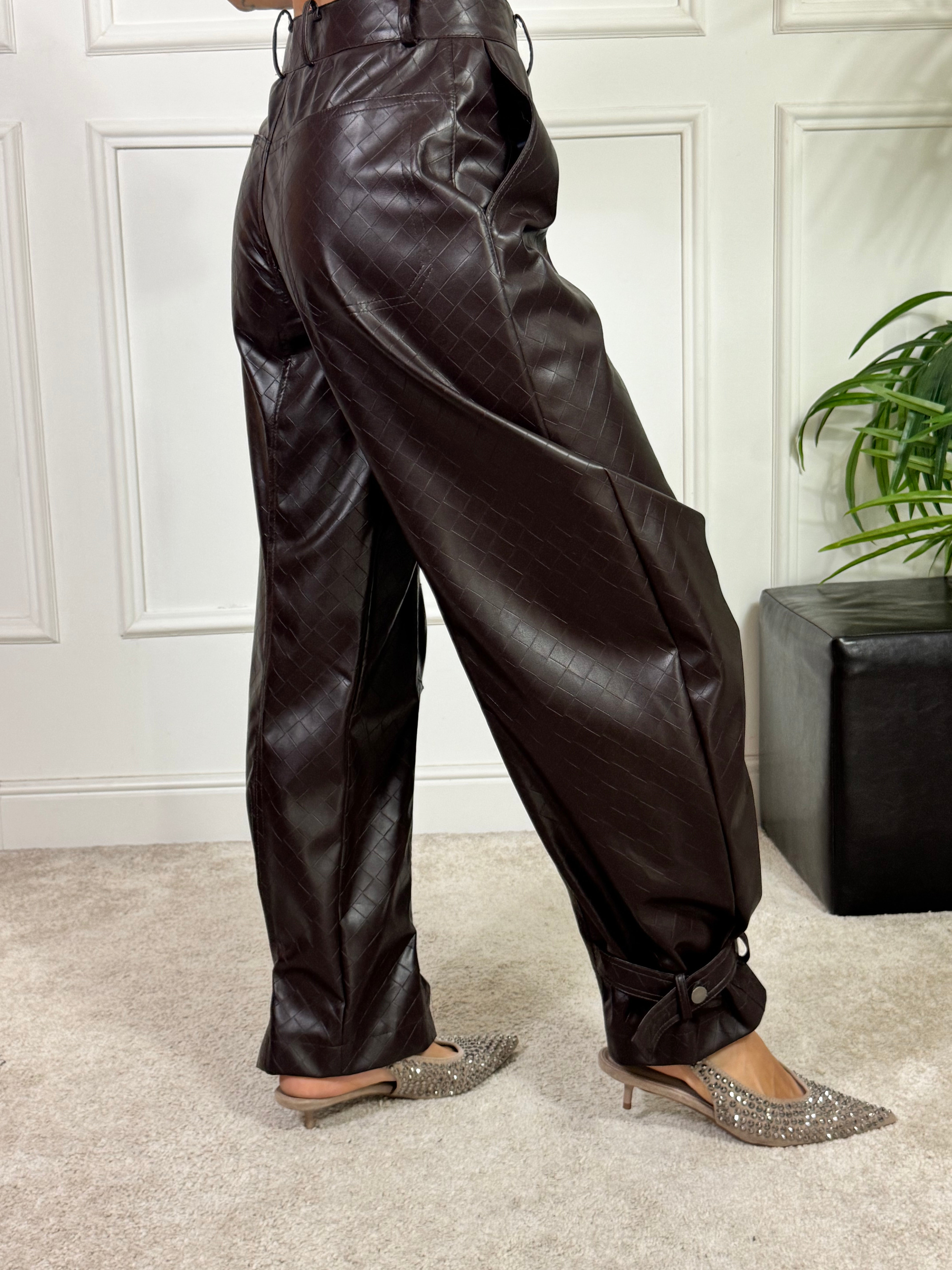 Pantalone OVETTO in ECOPELLE MARRONE Victoria ILMH texture quadretti