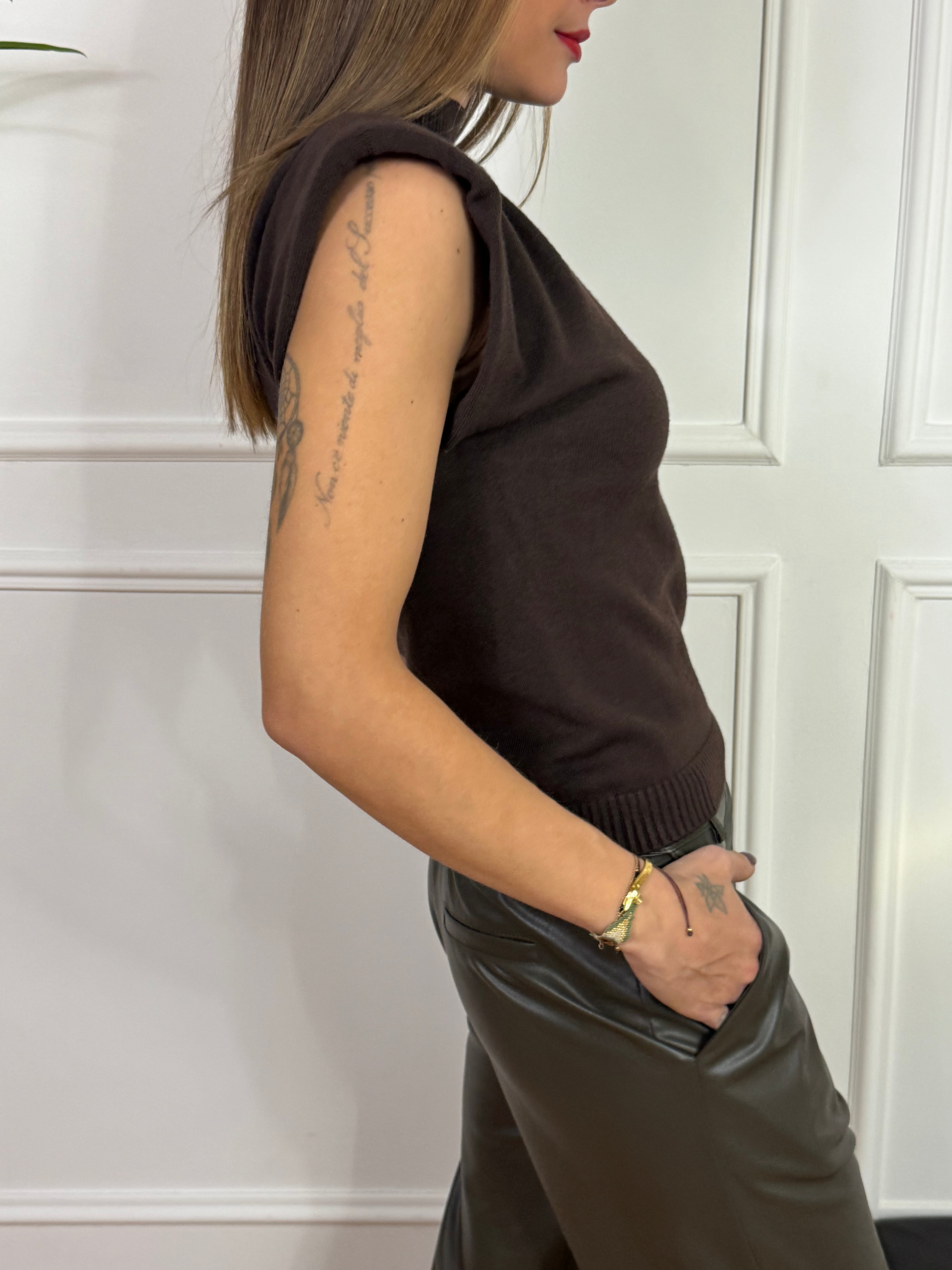 Maglia smanicata Susy Mix con spallini imbottiti