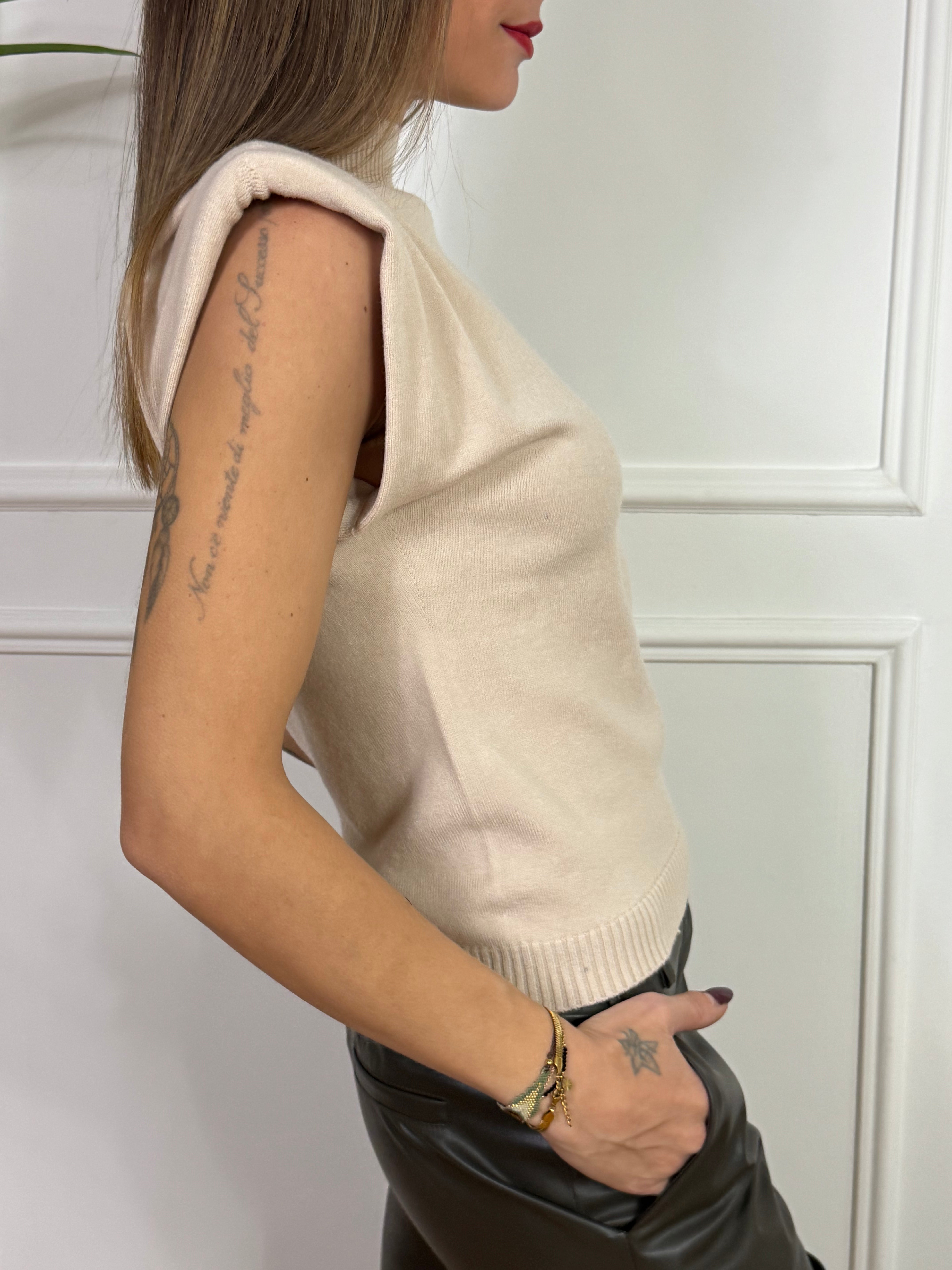 Maglia smanicata Susy Mix con spallini imbottiti