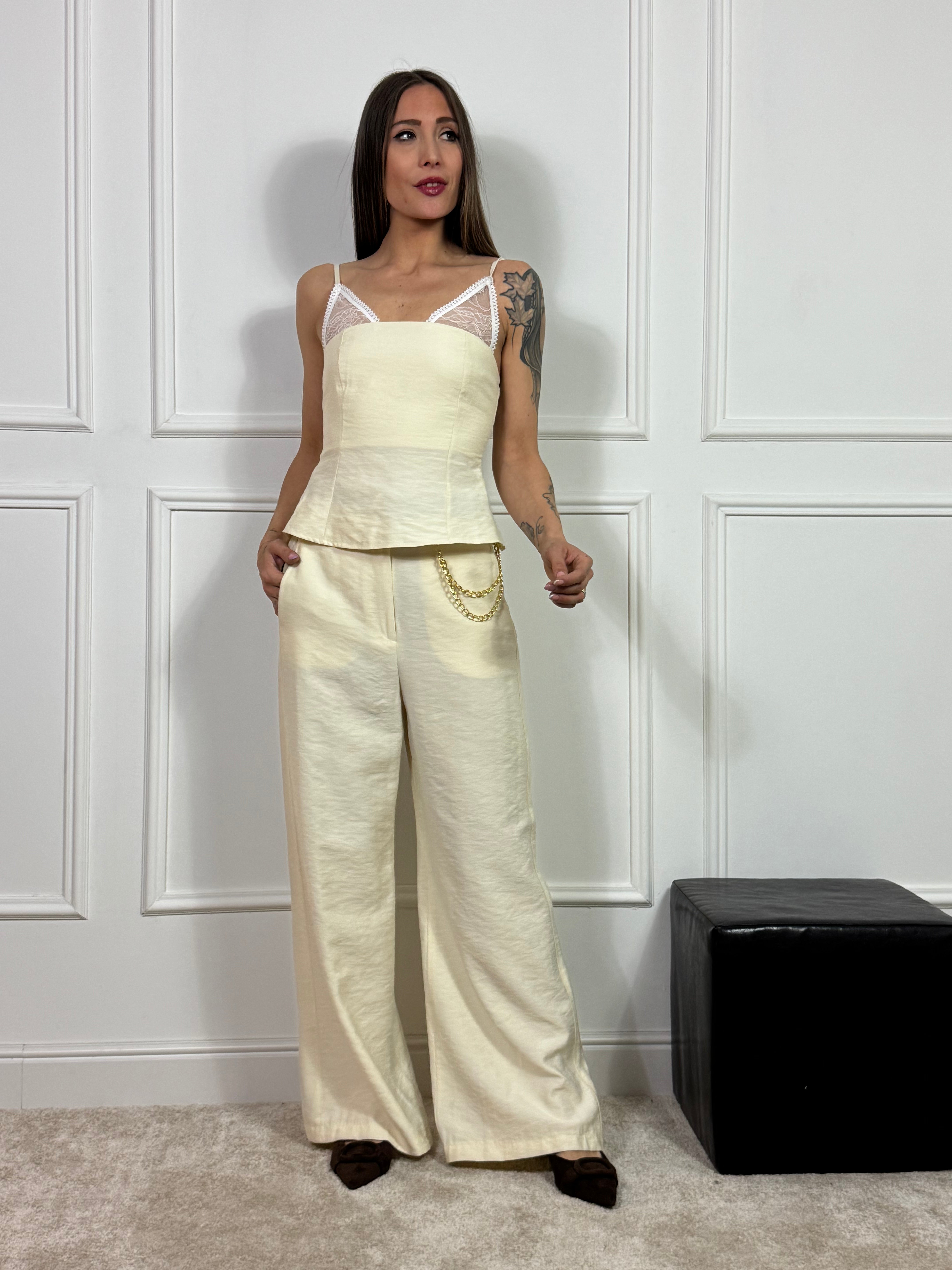 Pantalone ampio Have One con cintura e catena