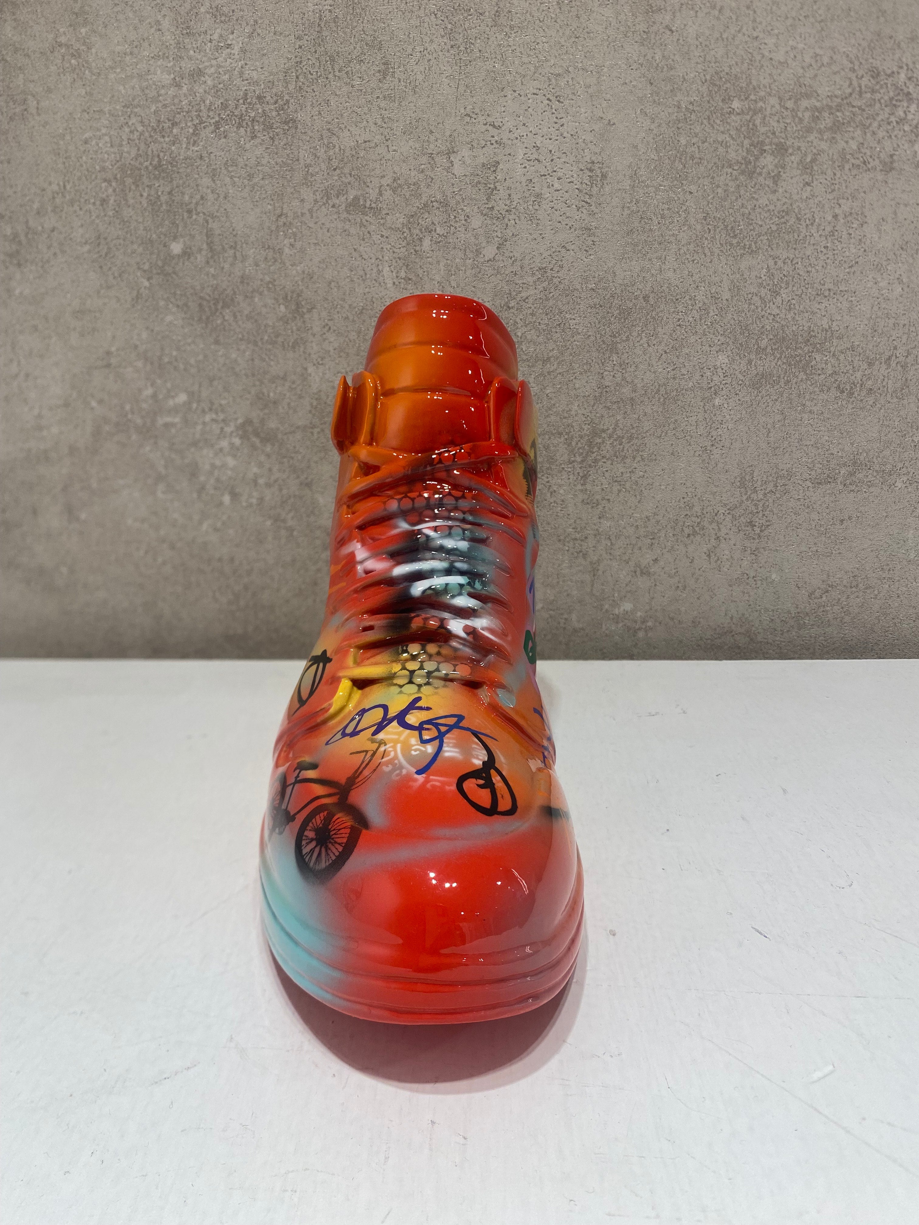 Scultura SNEAKER LOVE arancio