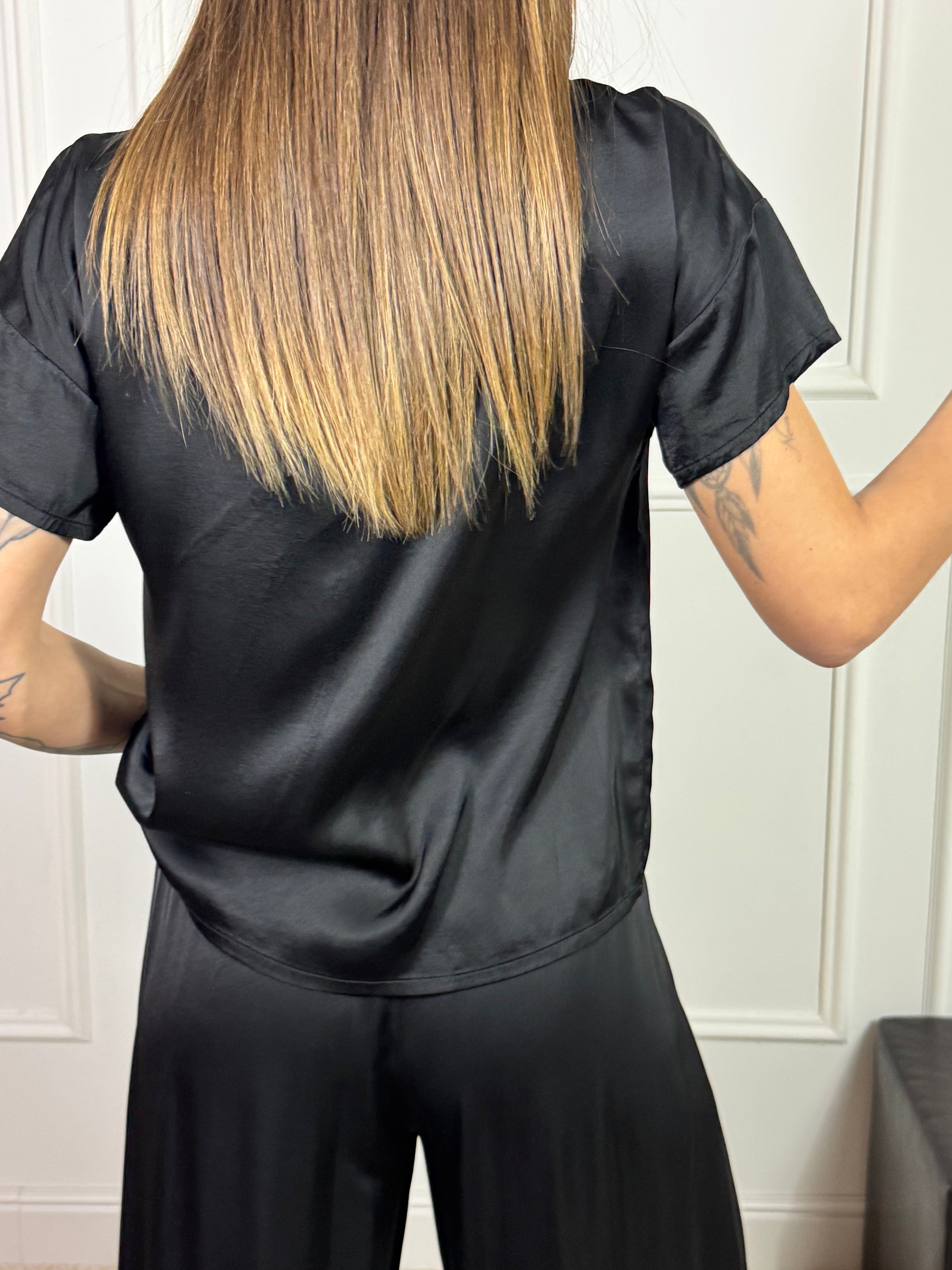 T-shirt blusa scollo V in raso HAVE ONE