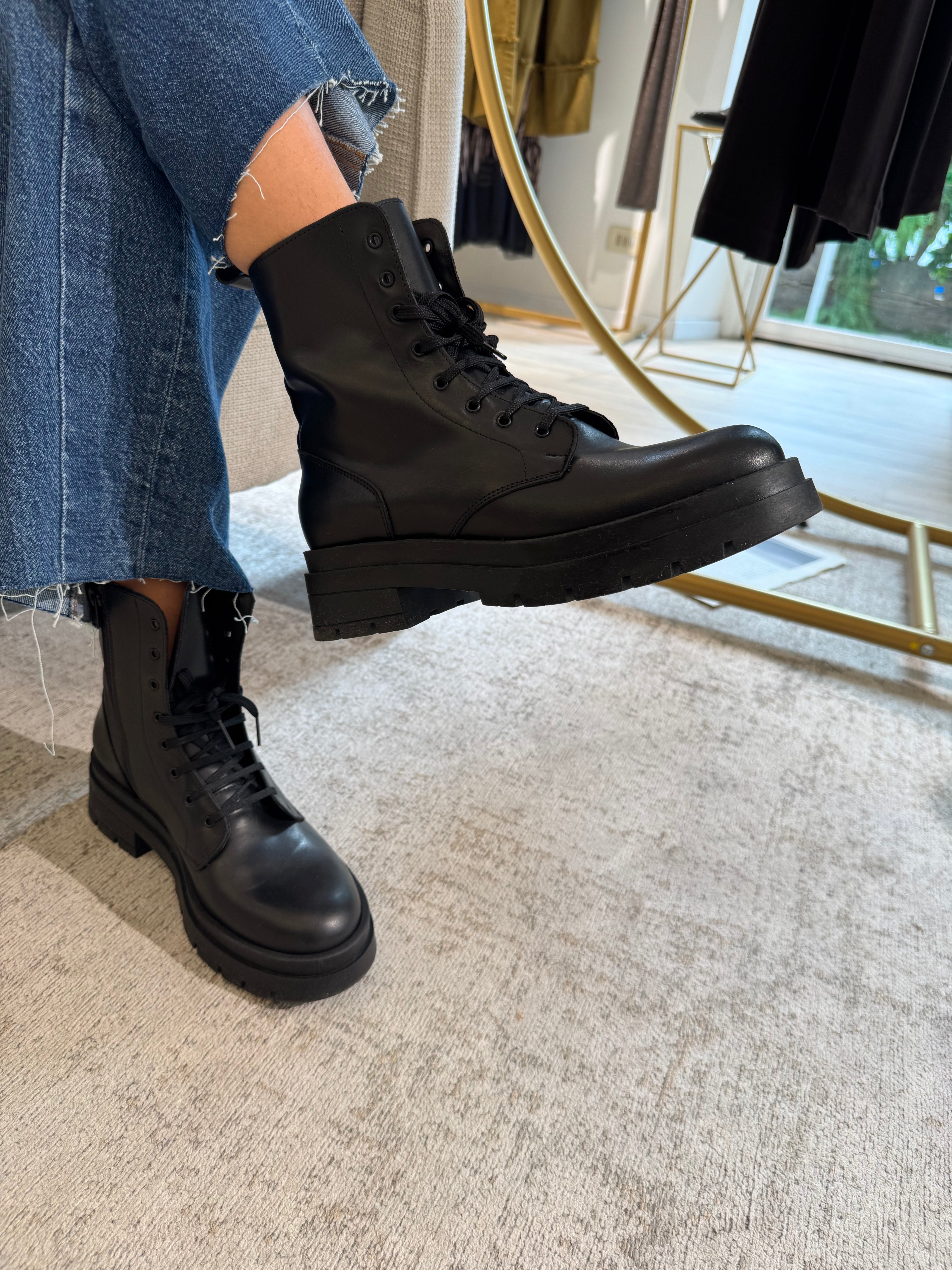 Anfibio in vera pelle OVYE' - NERO