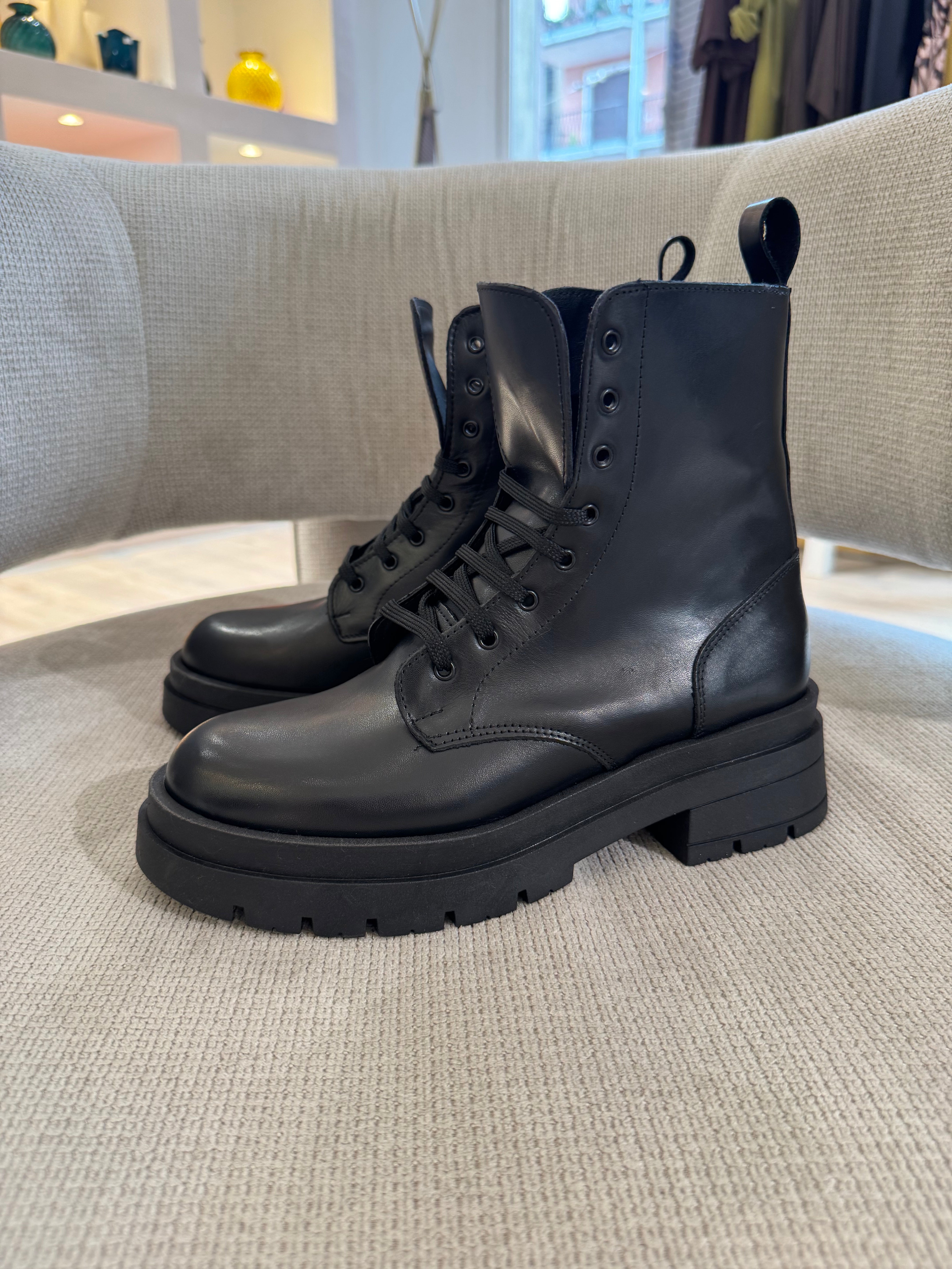 Anfibio in vera pelle OVYE' - NERO