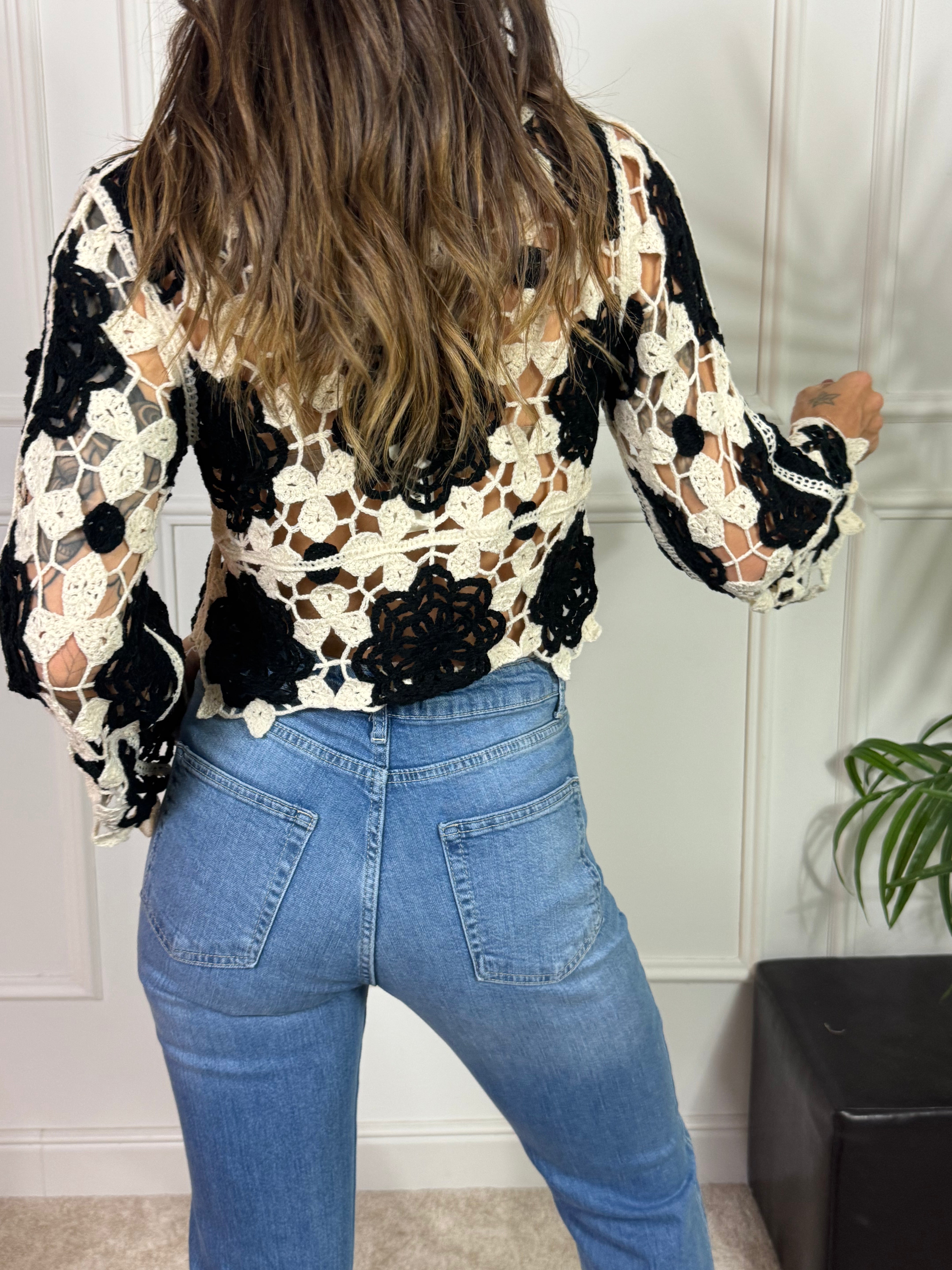 MAGLIA CORTA scatoletta Victoria ILMH CROCHET NERO PANNA