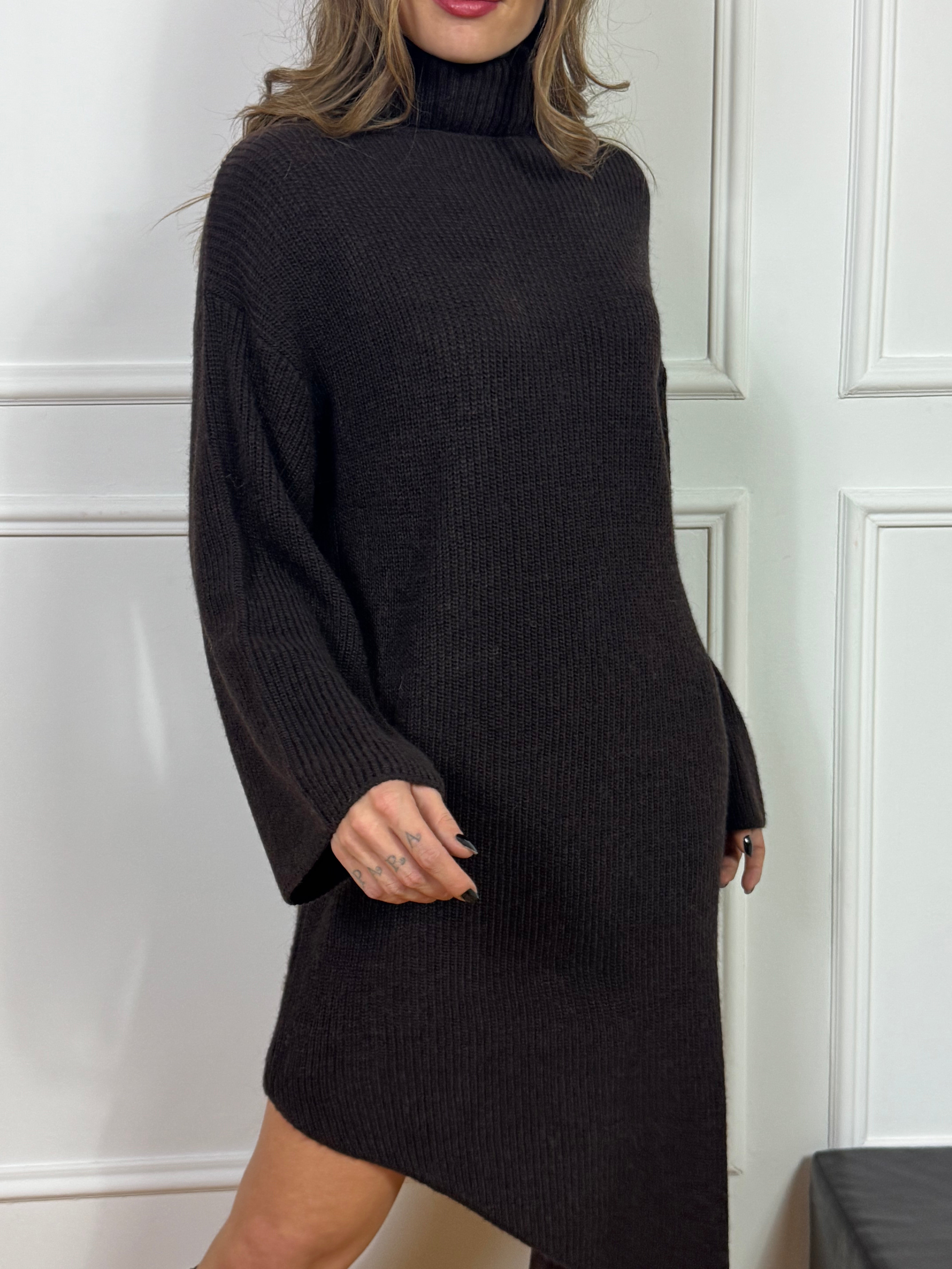 ABITO in maglia Kontatto dolcevita asimmetrico