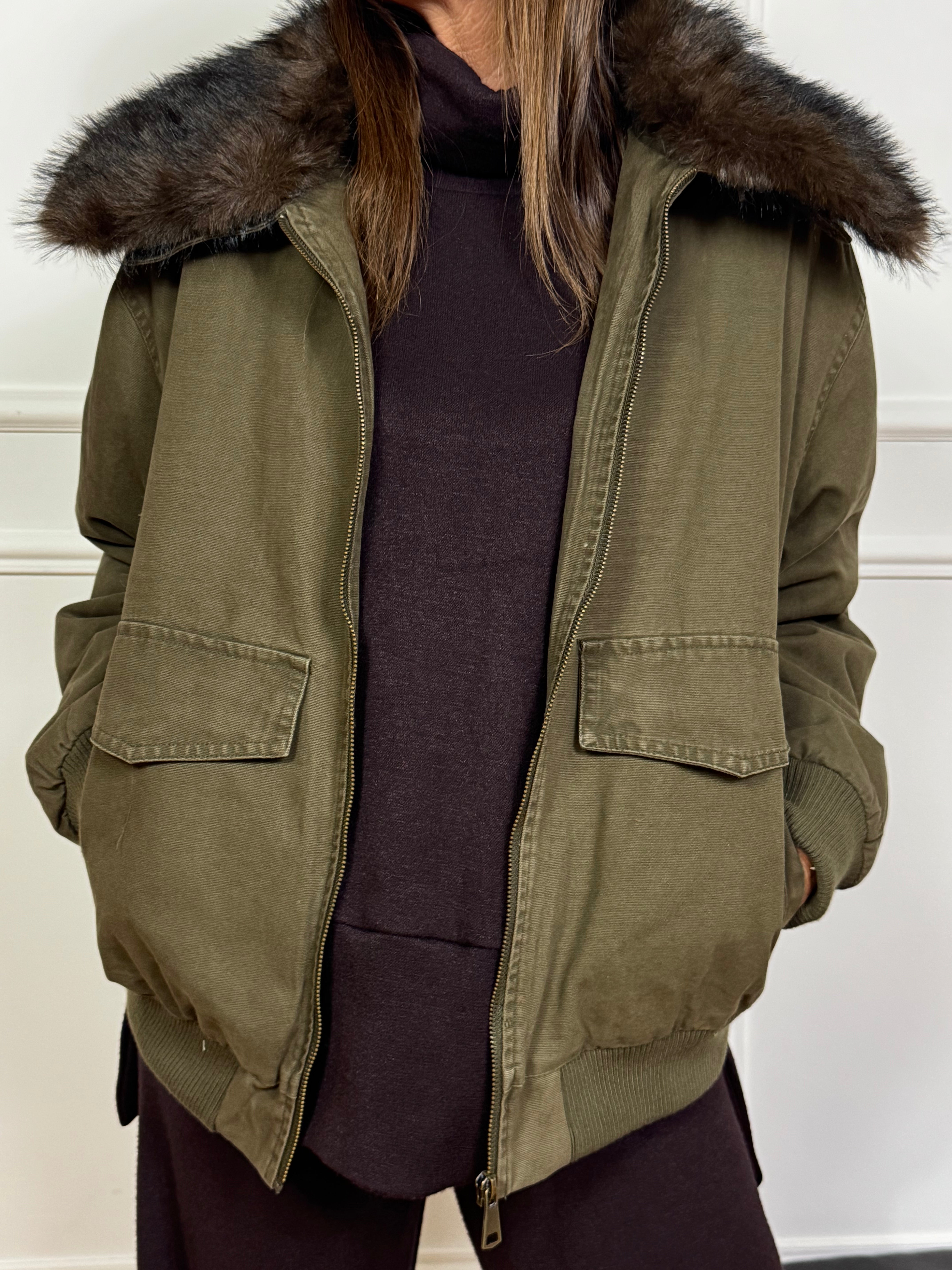 Giaccone oversize in cotone ARMY GREEN Victoria ILMH con collo ecopelo removibile