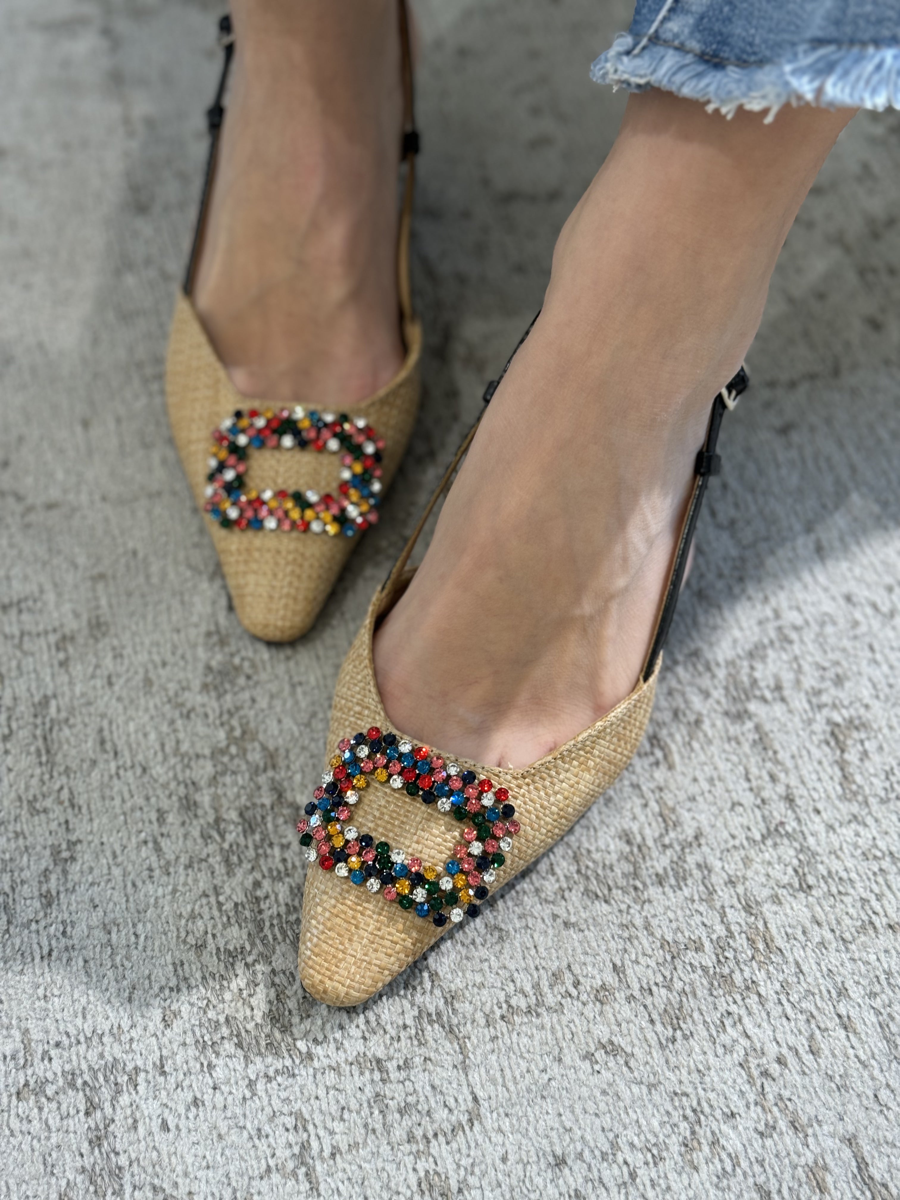 Scarpa con tacco slingback effetto paglia con applicazione gioiello