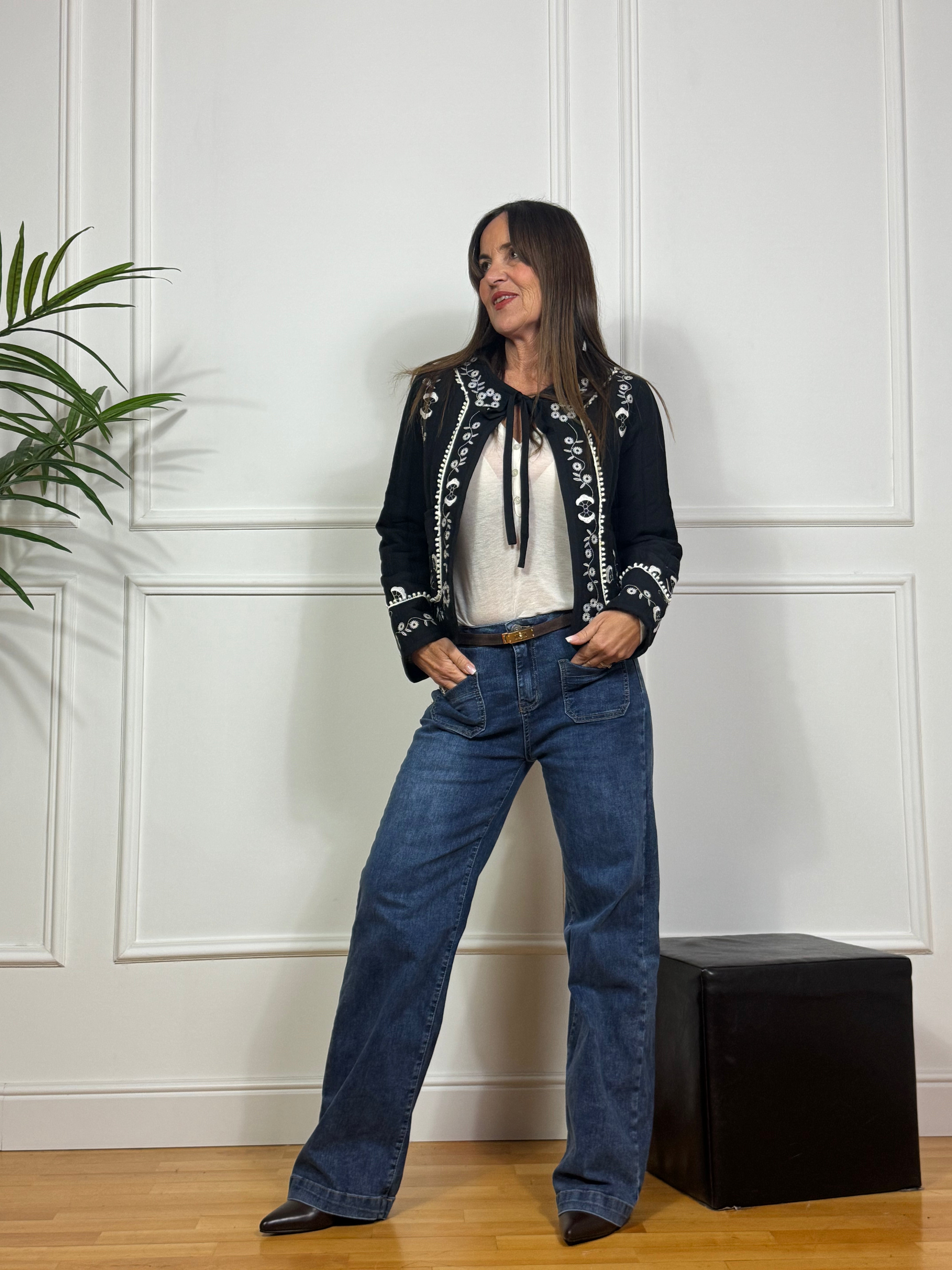 Giacca con laccetto Victoria ILMH e ricami