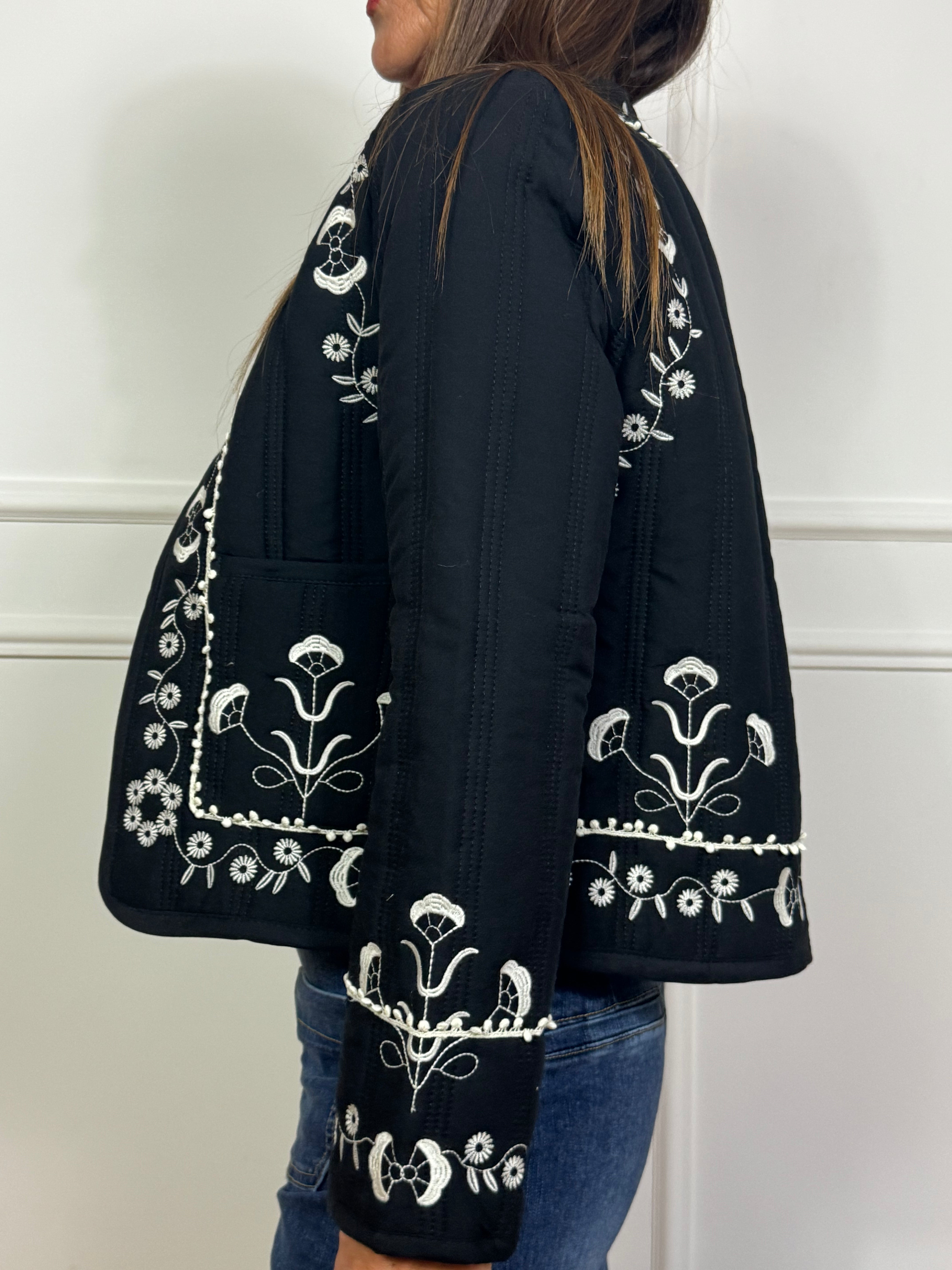 Giacca con laccetto Victoria ILMH e ricami