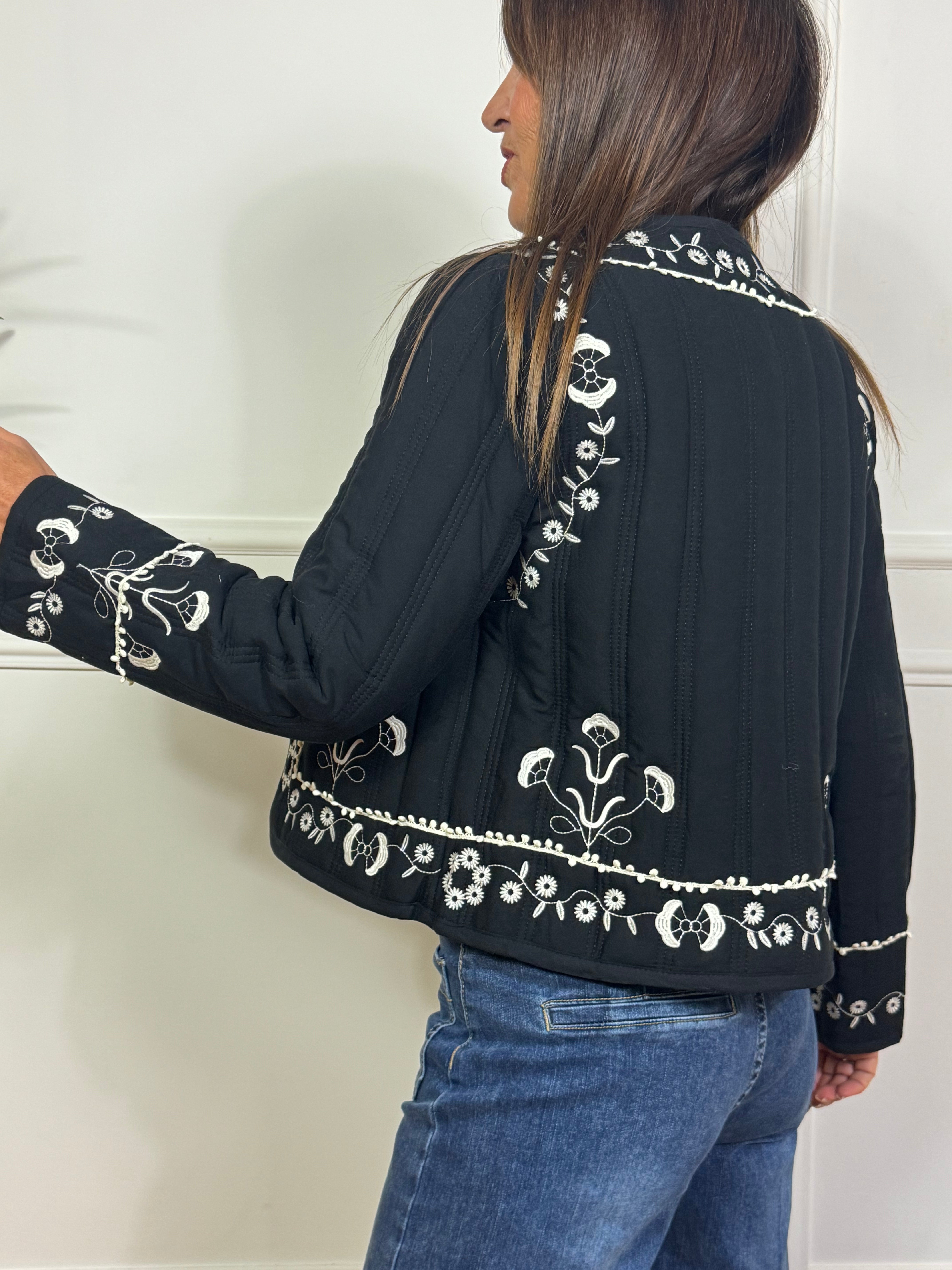 Giacca con laccetto Victoria ILMH e ricami