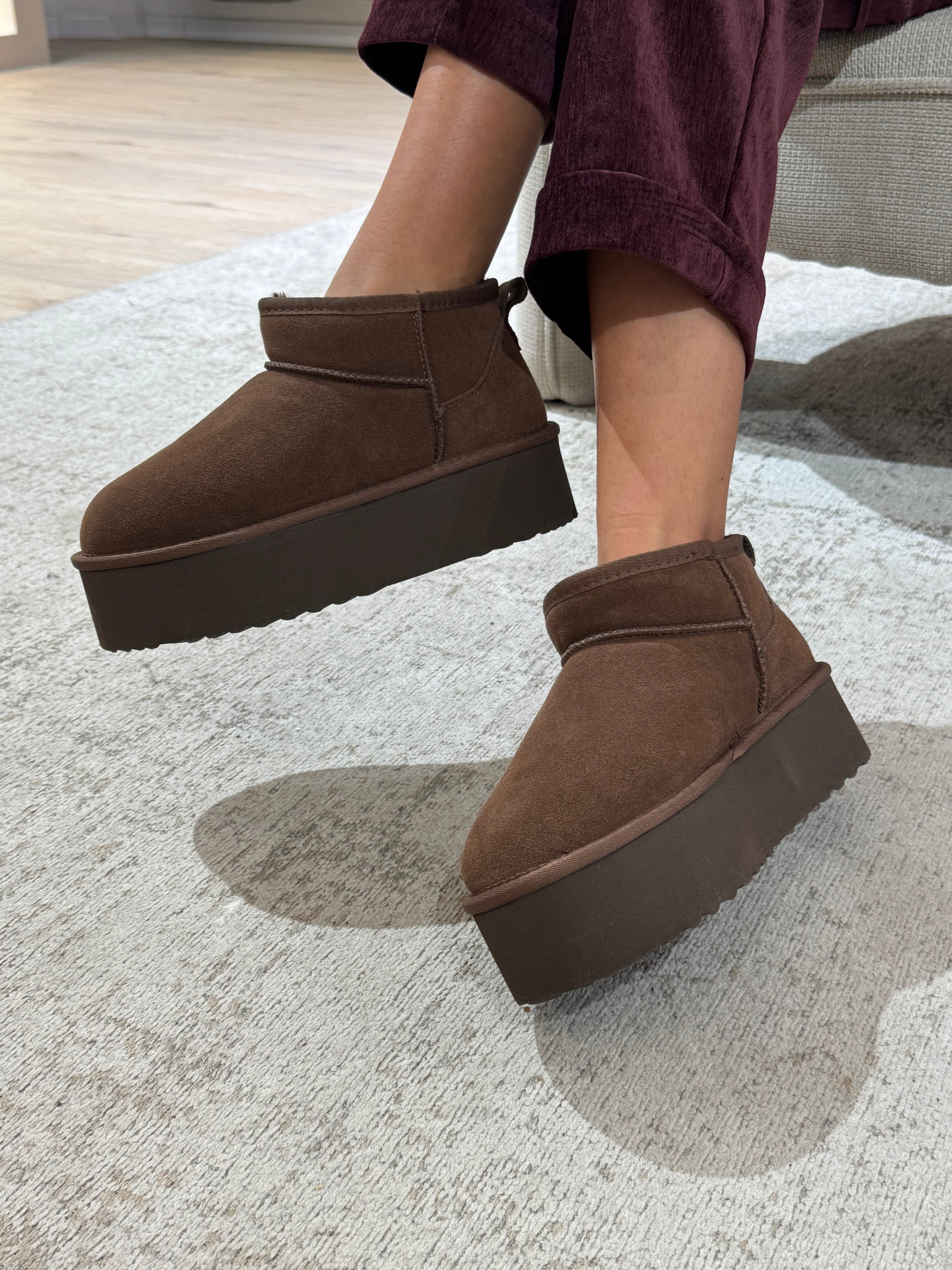 Stivaletto PLATFORM in PELLE con ecopelo e cuciture a vista