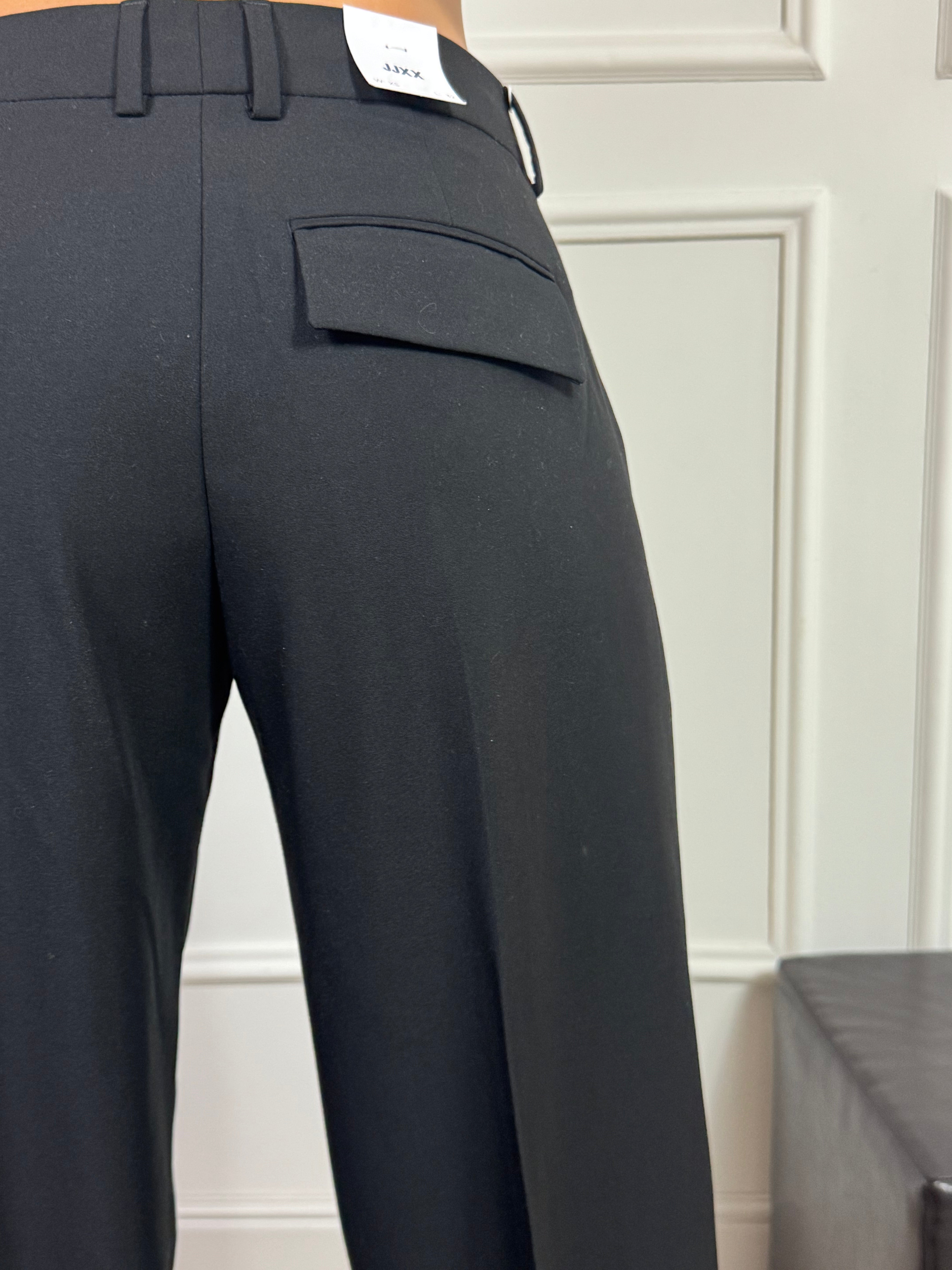 Pantalone JJXX modello ELLIS WIDE - ampio con pinces NERO