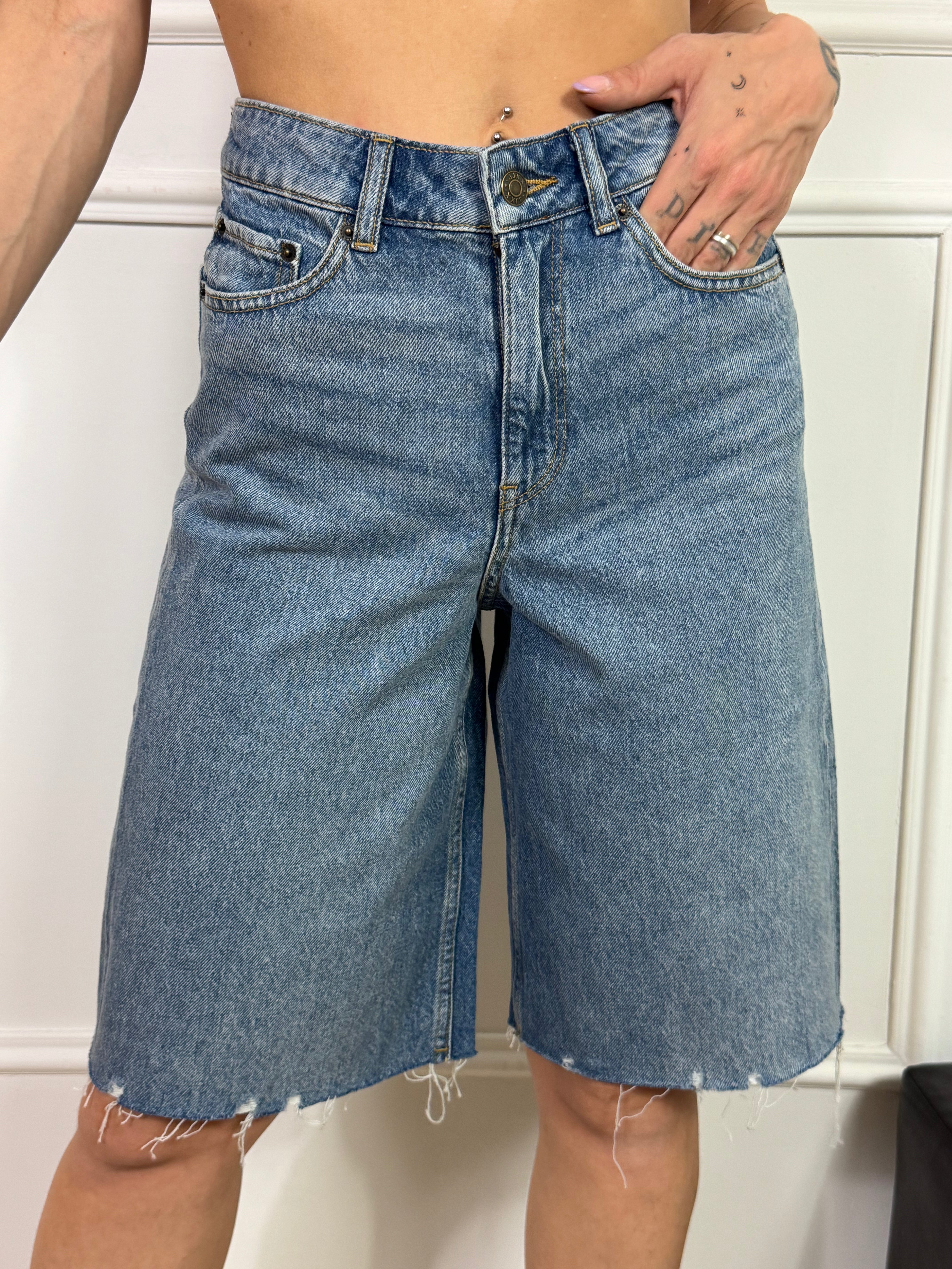 BERMUDA in jeans JJXX modello TOKYO LONG- MEDIUM BLUE DENIM vita alta taglio vivo