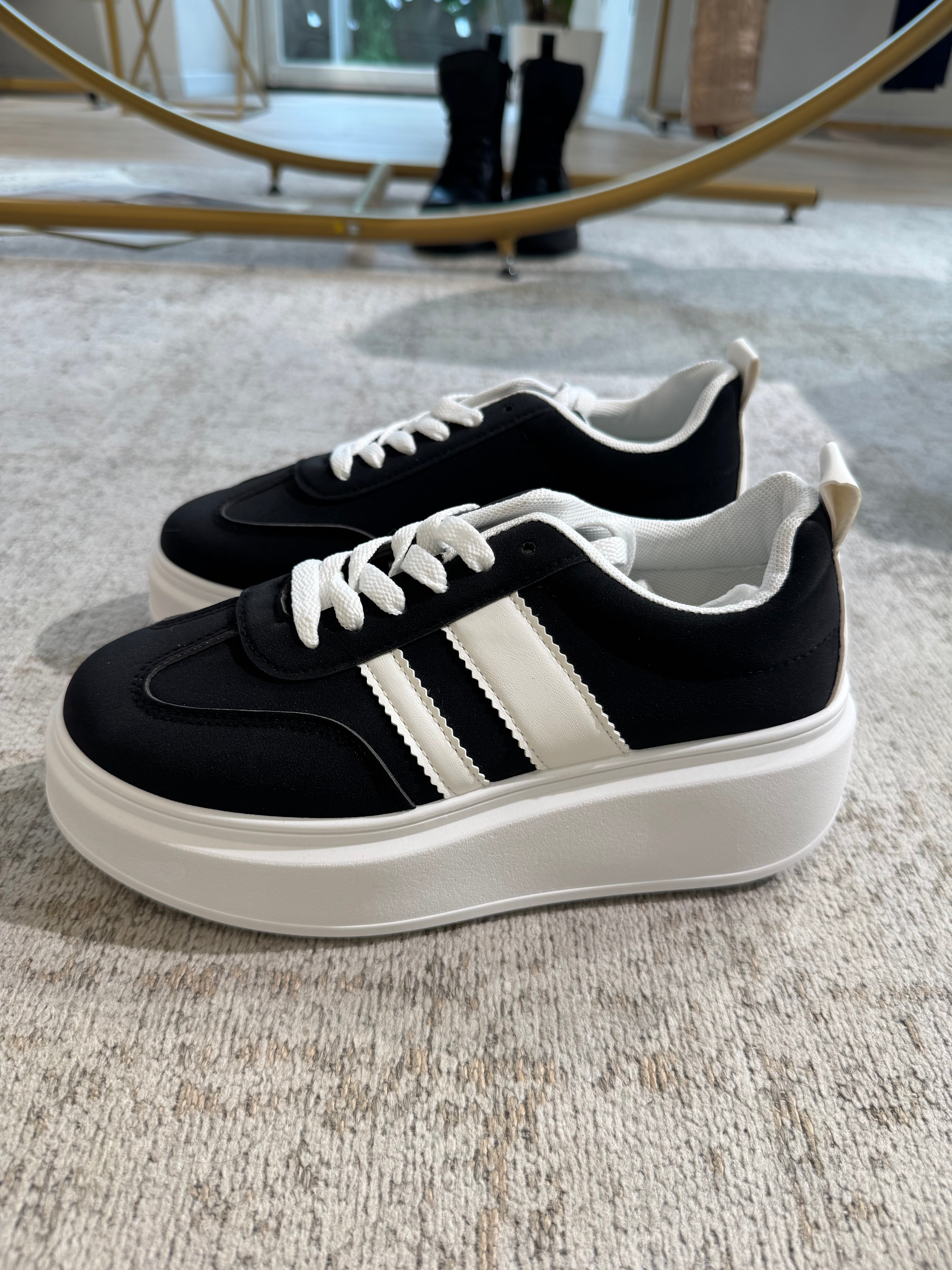 Sneakers PLATFORM SCAMOSCIATE con banda laterale in ecopelle