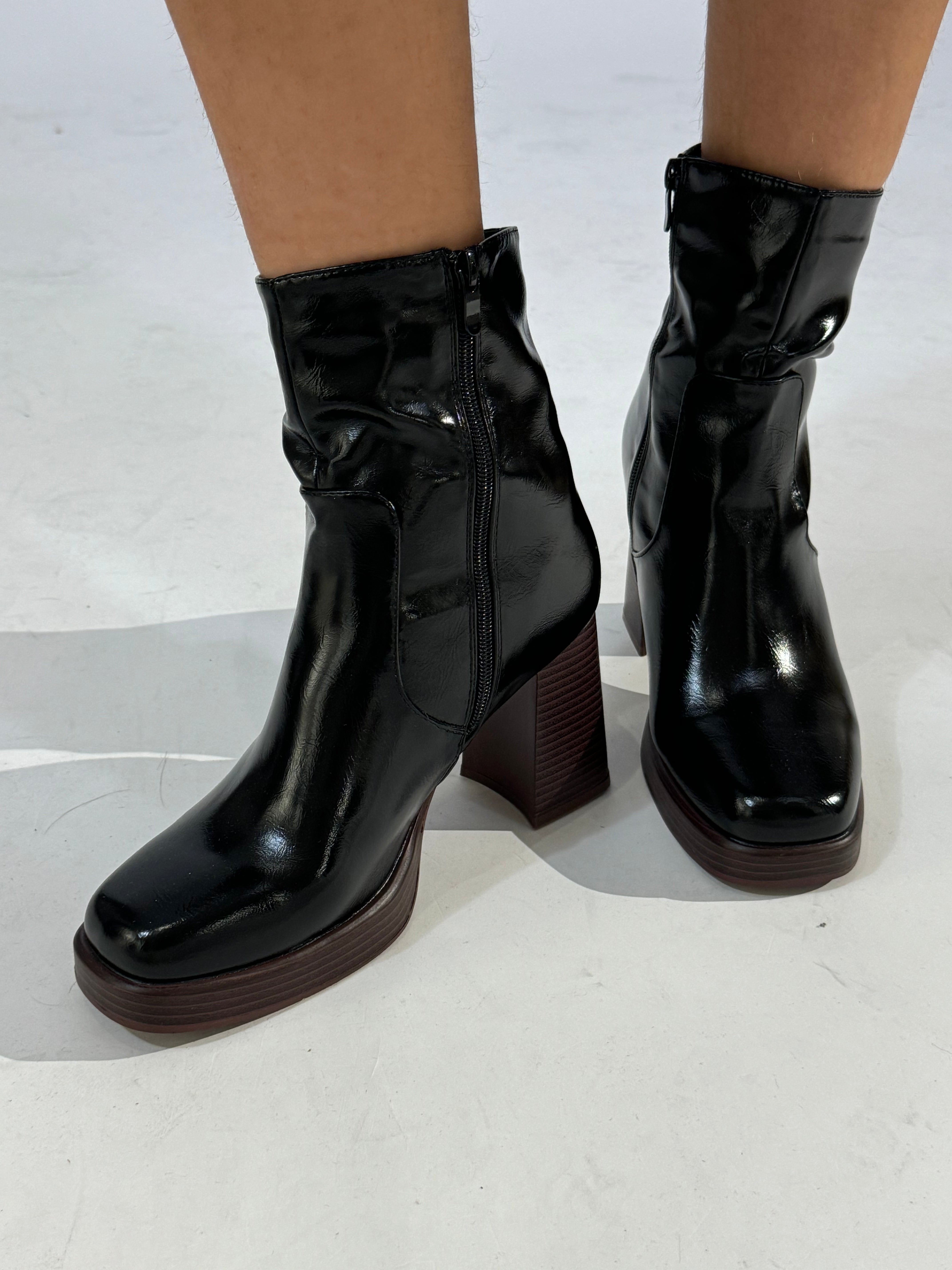 Stivaletto ankle-boot in ecopelle effetto invecchiato