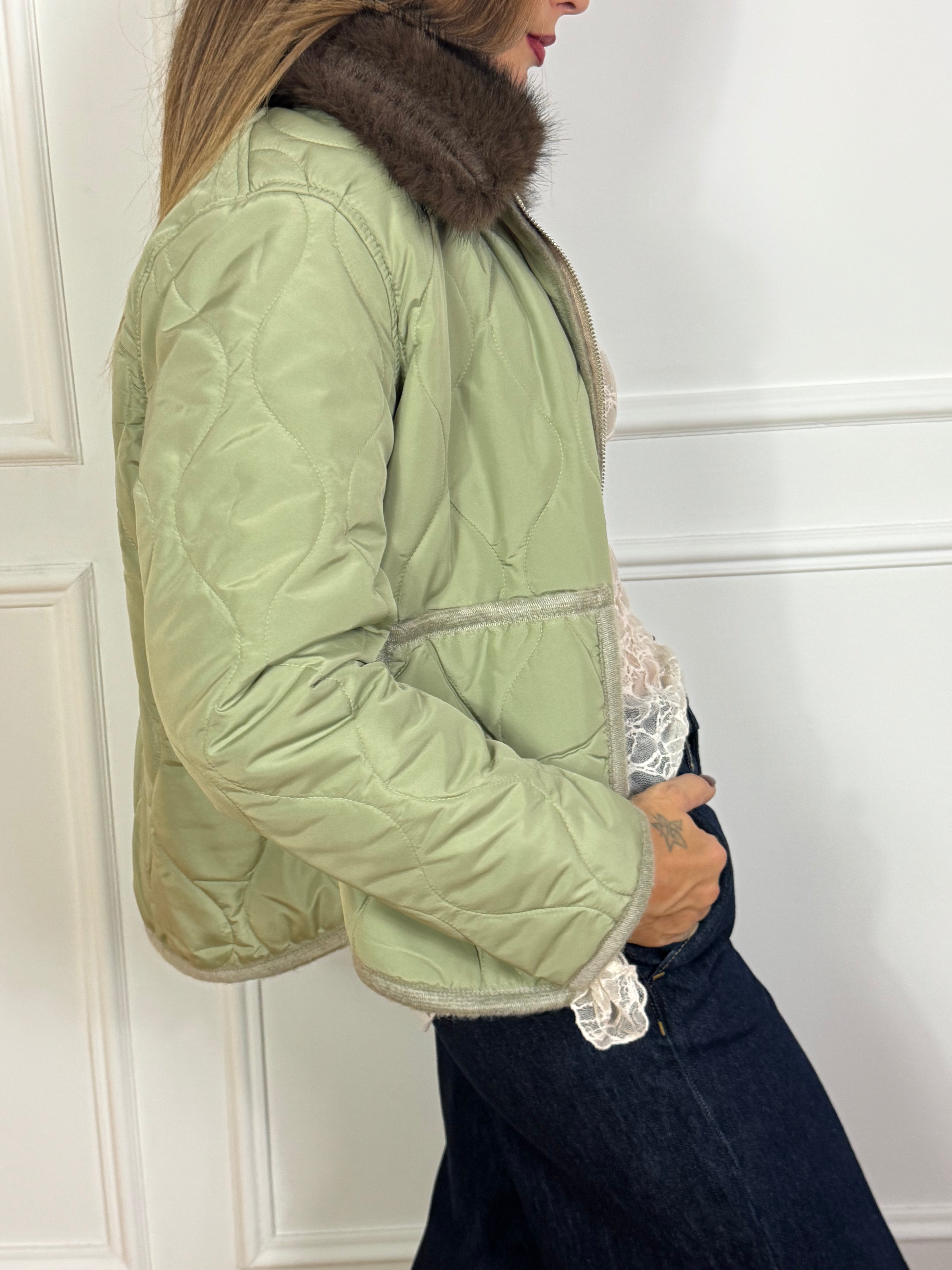 Giacca trapuntata Philia Loft con collo in ecopelliccia