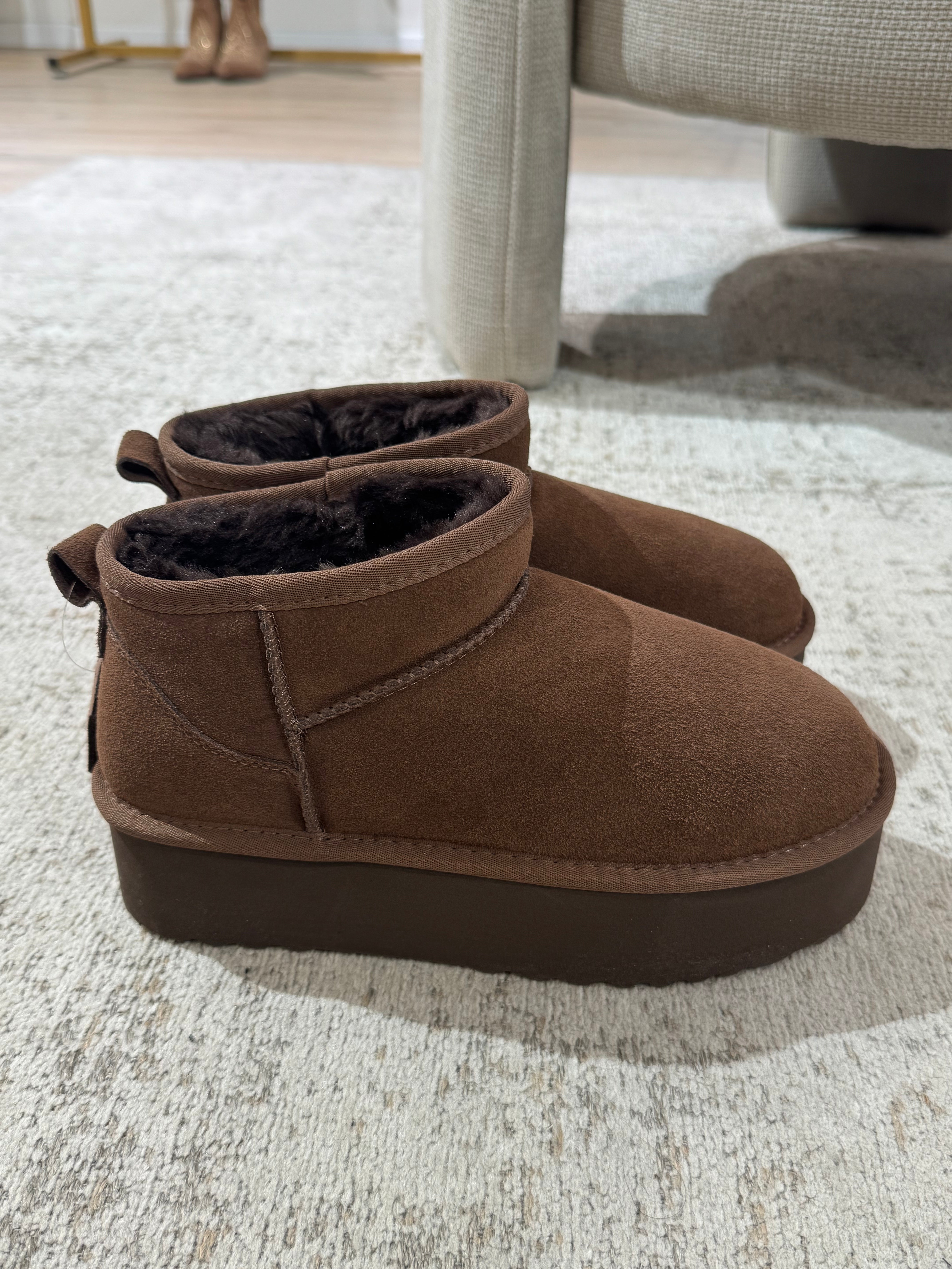 Stivaletto PLATFORM in PELLE con ecopelo e cuciture a vista