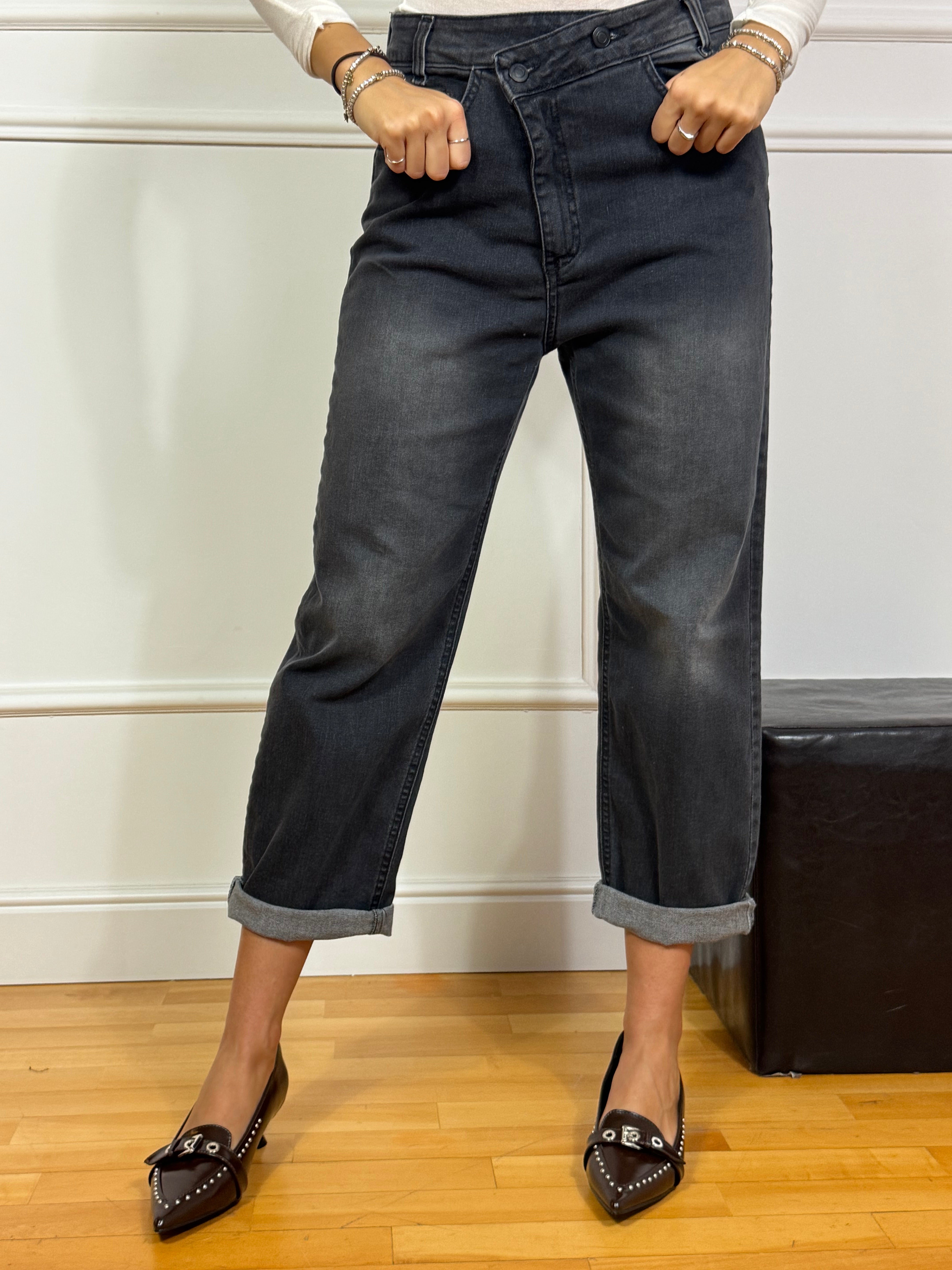 Jeans Kikisix BOTTONI ASIMMETRICI - NERO DELAVE'