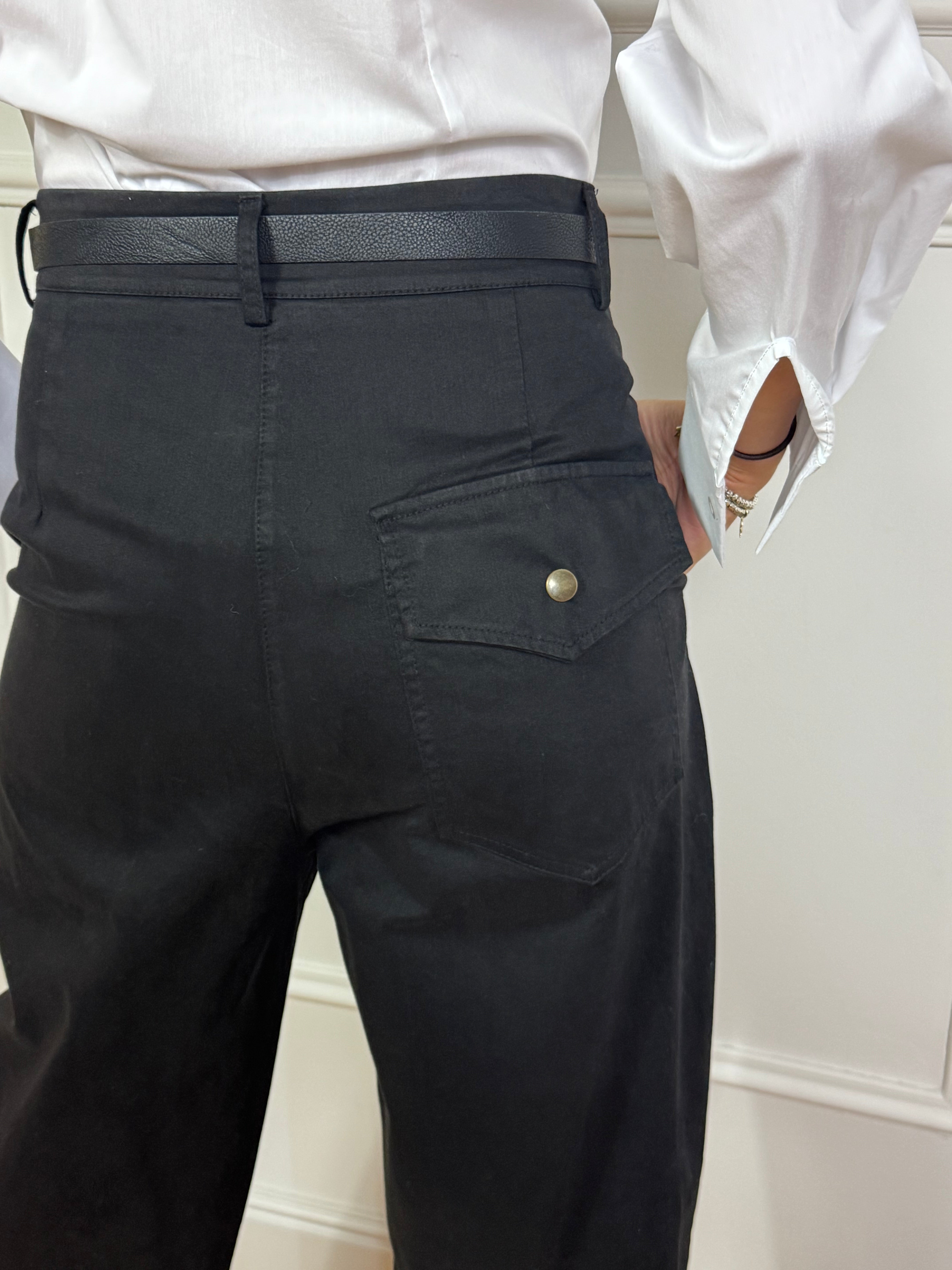 Pantalone in cotone sostenuto Susy Mix OVETTO CON PINCES E CINTURA NERA