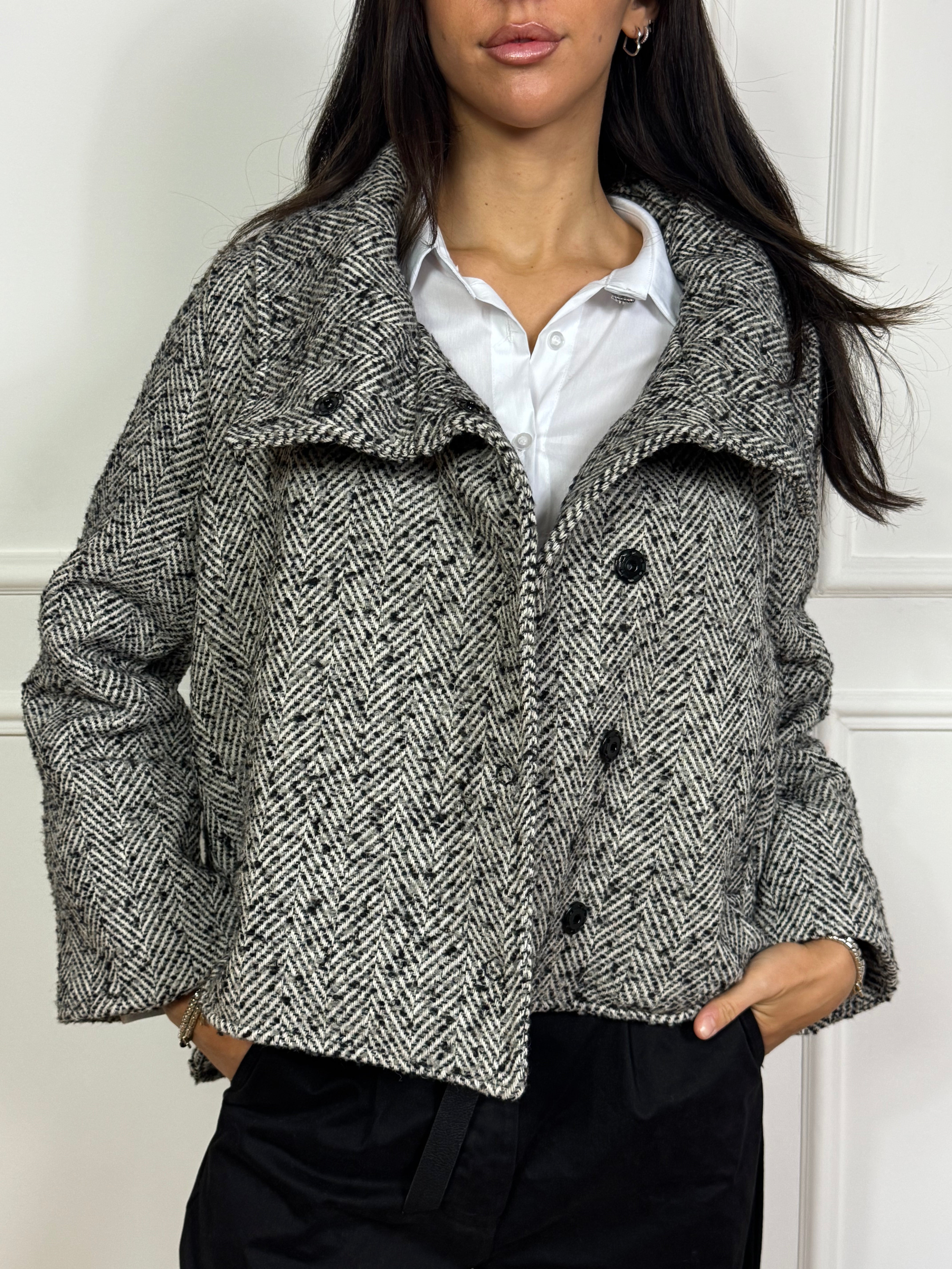 Cappotto corto caban Kikisix fantasia spinata collo cratere