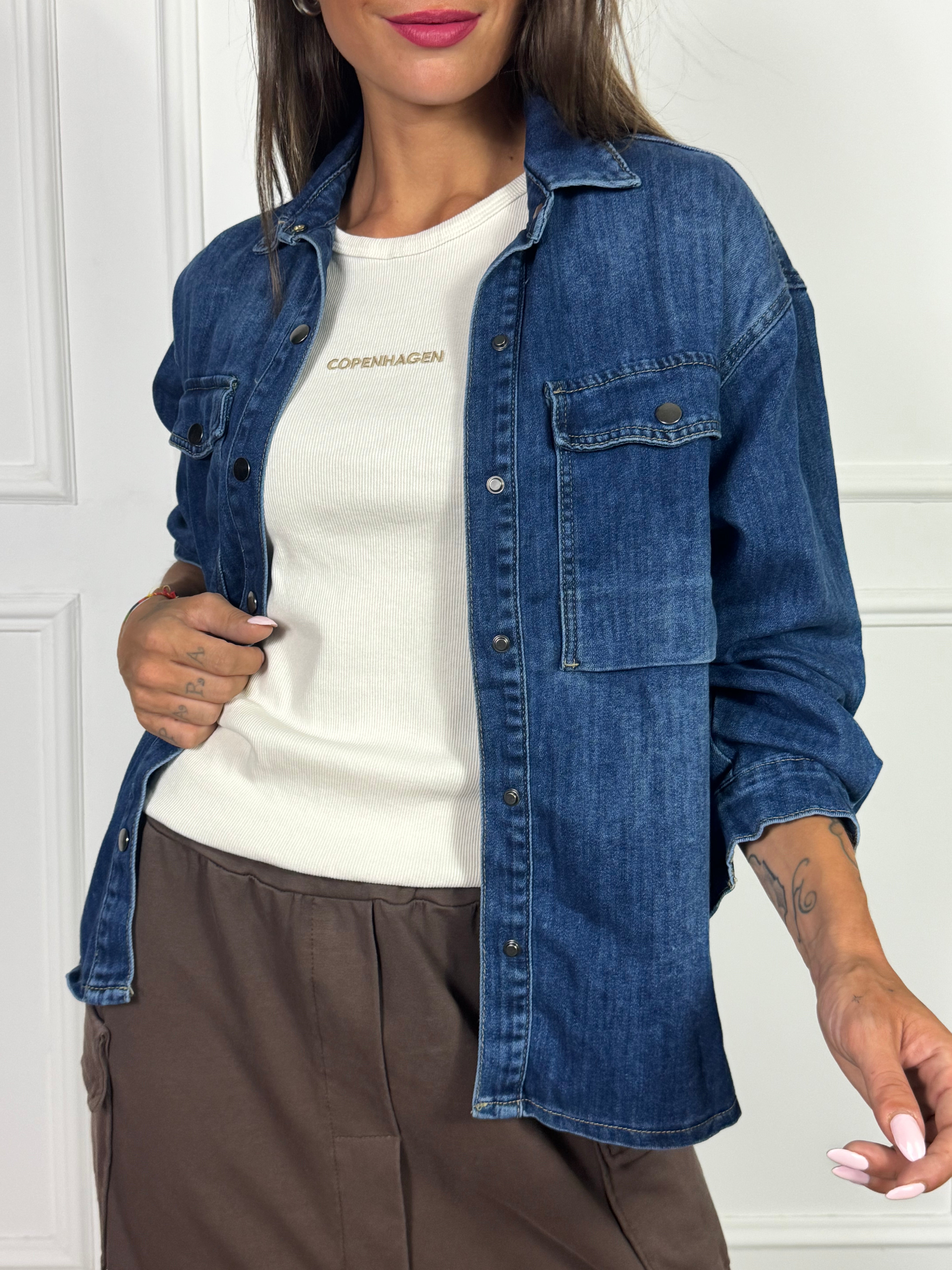 Camicia / Giacca in denim elasticizzato con taschini Victoria ILMH BOTTONI A PRESSIONE