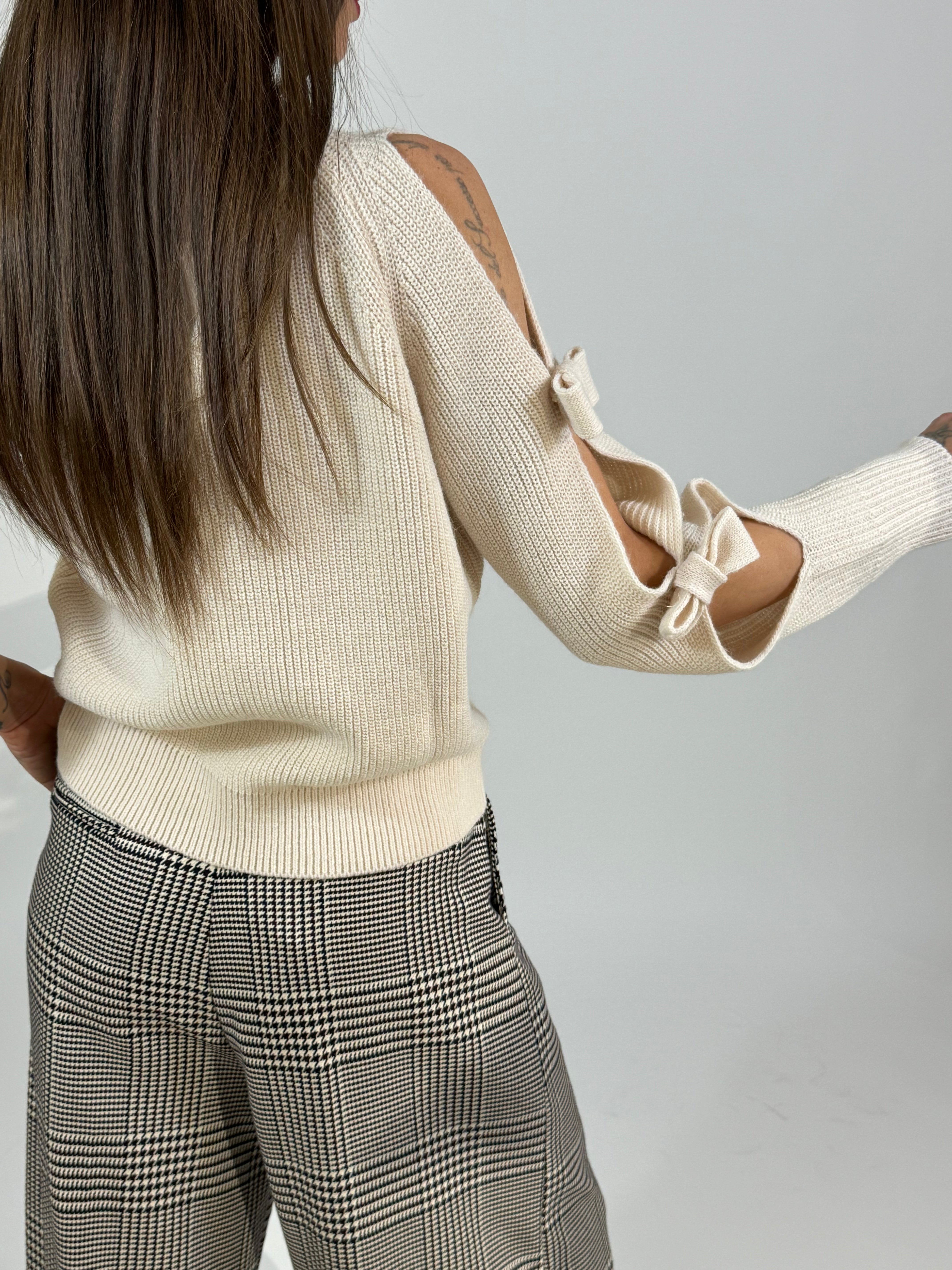 Maglia Tensione In monospalla con fiocchi sulla manica