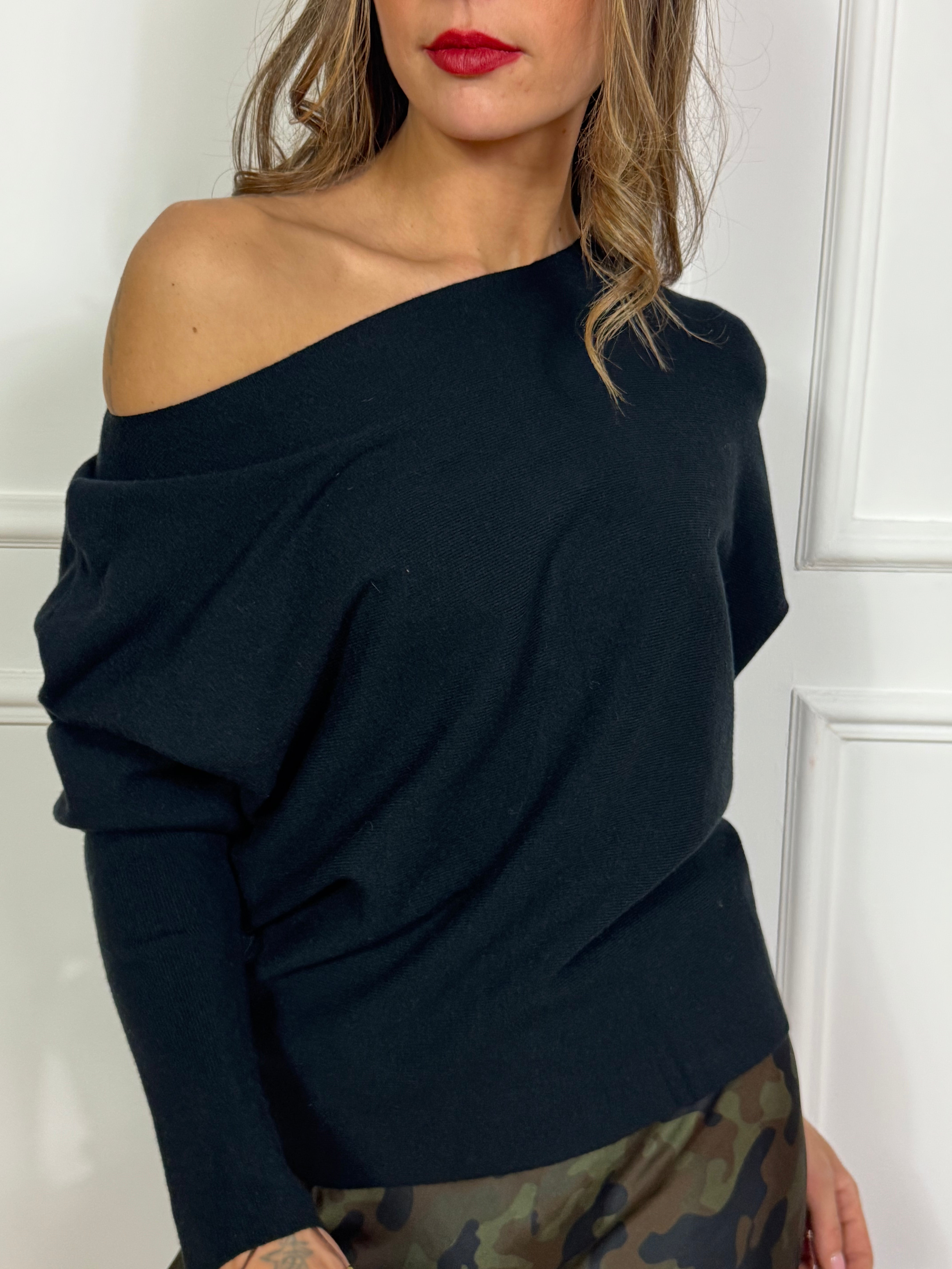 Maglia ampia a pipistrello con scollo a barchetta Victoria ILMH