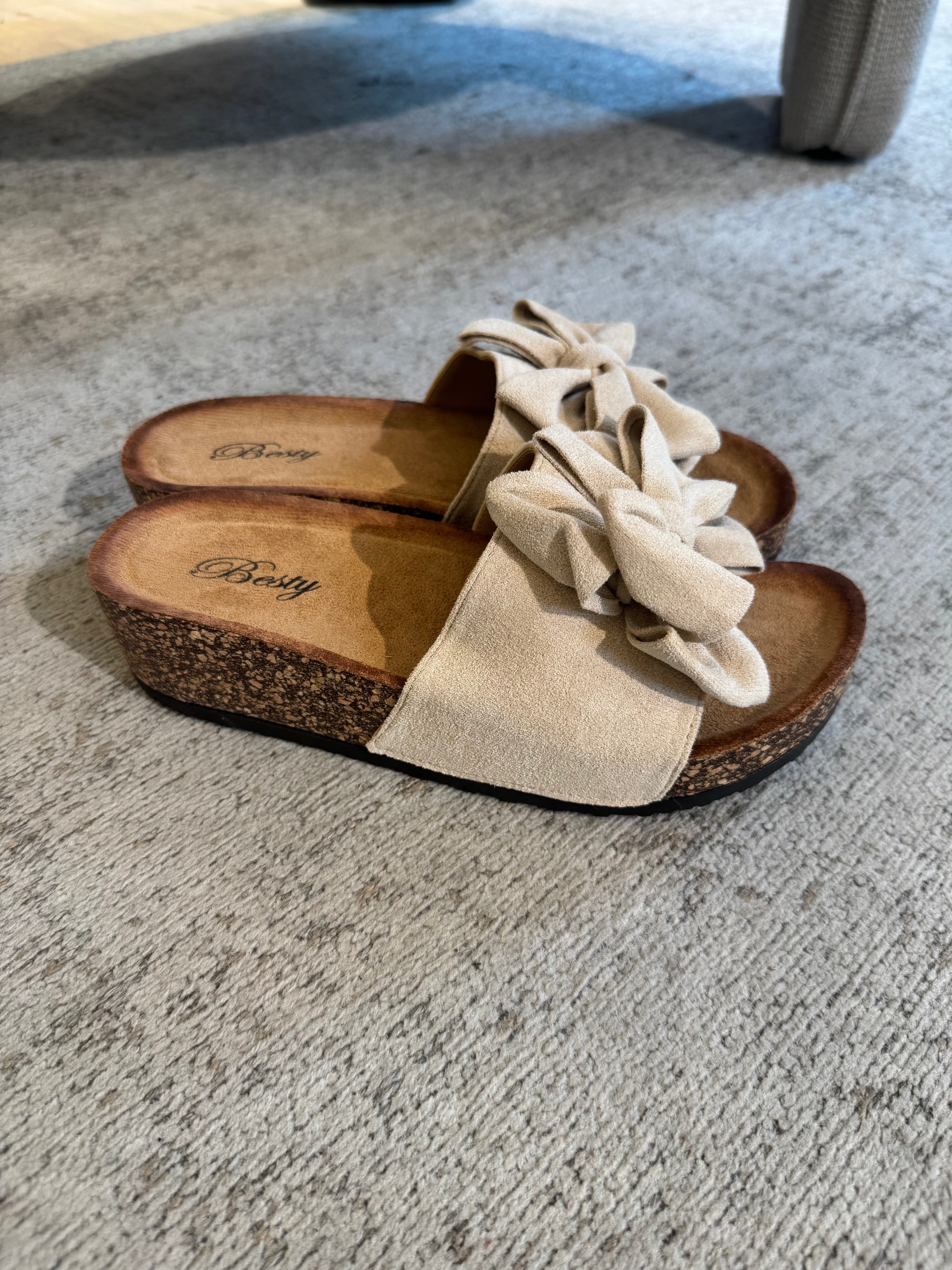 Ciabatta platform con fiocco scamosciato