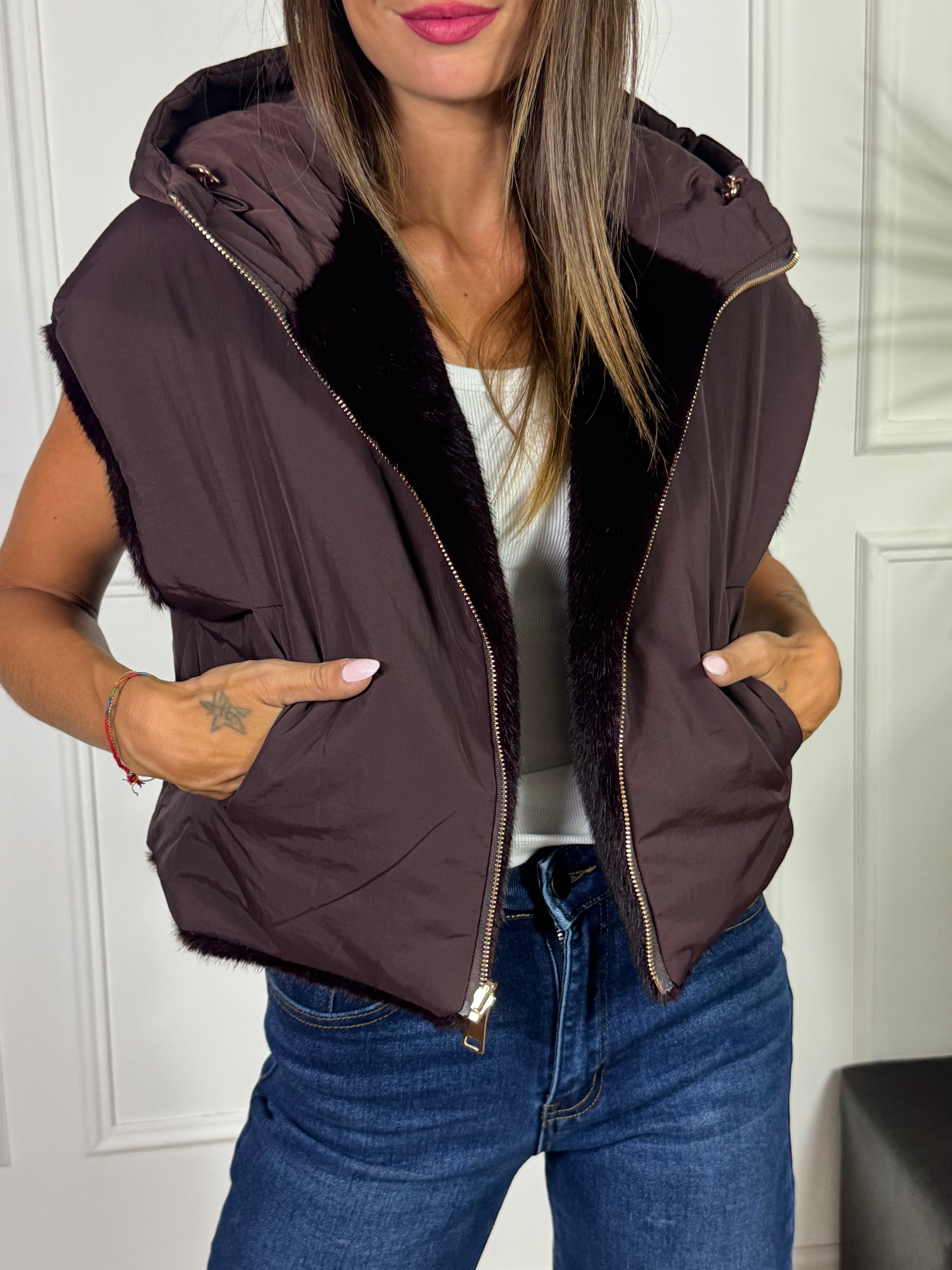 Giacca PIUMINO SMANICATO CON CAPPUCCIO Susy Mix REVERSIBILE