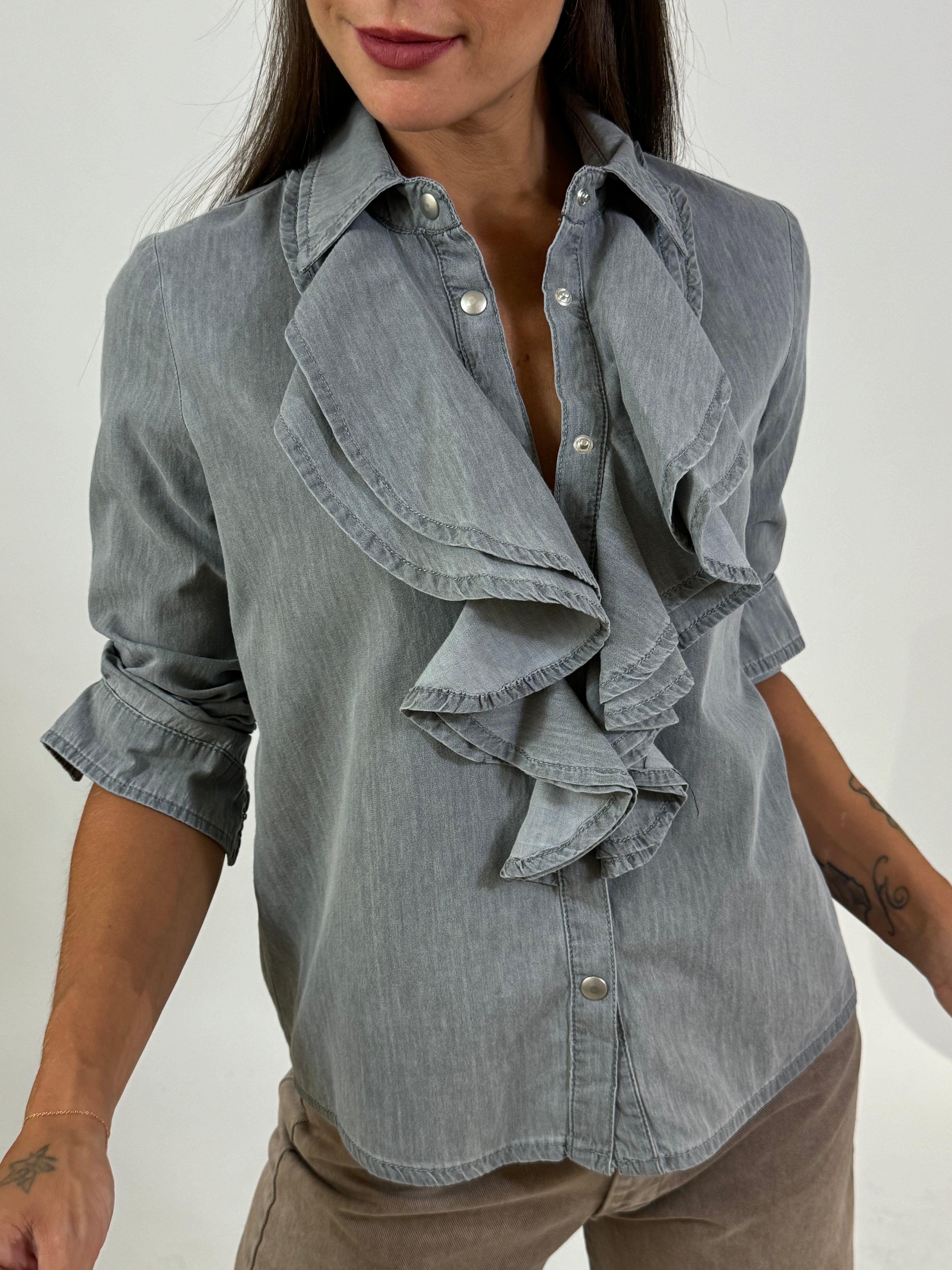 Camicia Have One lavaggio grigio con rouche