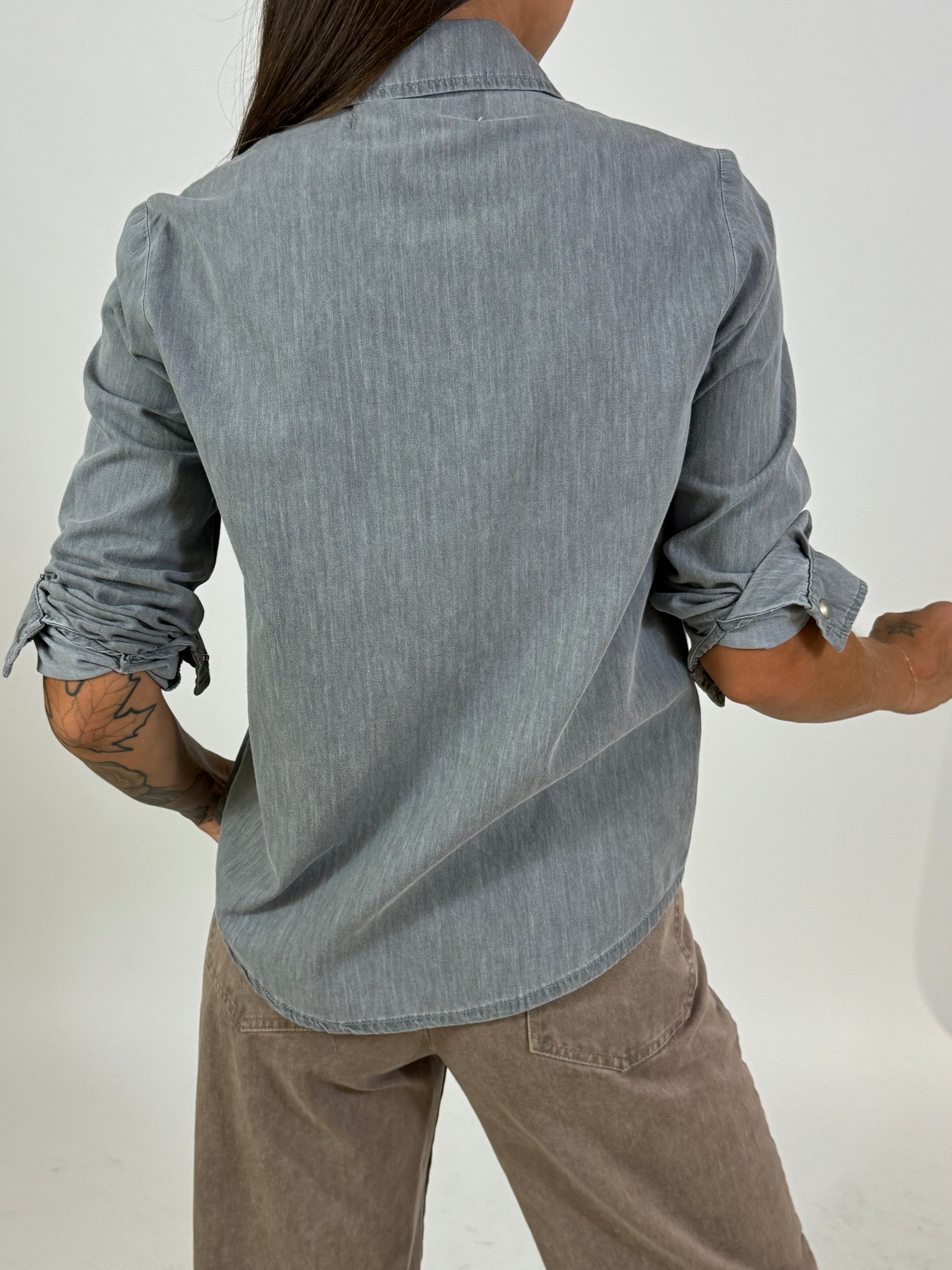 Camicia Have One lavaggio grigio con rouche