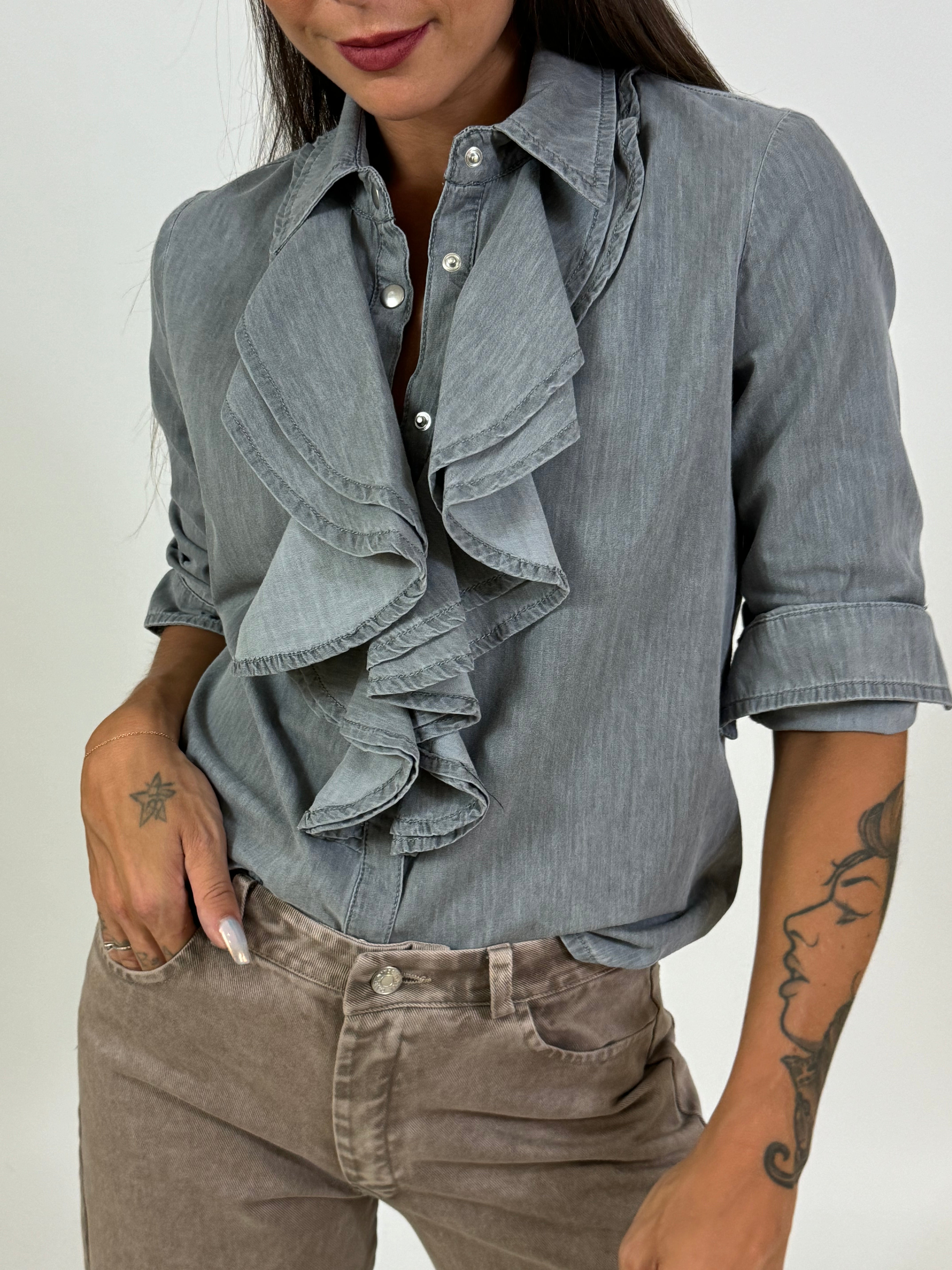 Camicia Have One lavaggio grigio con rouche