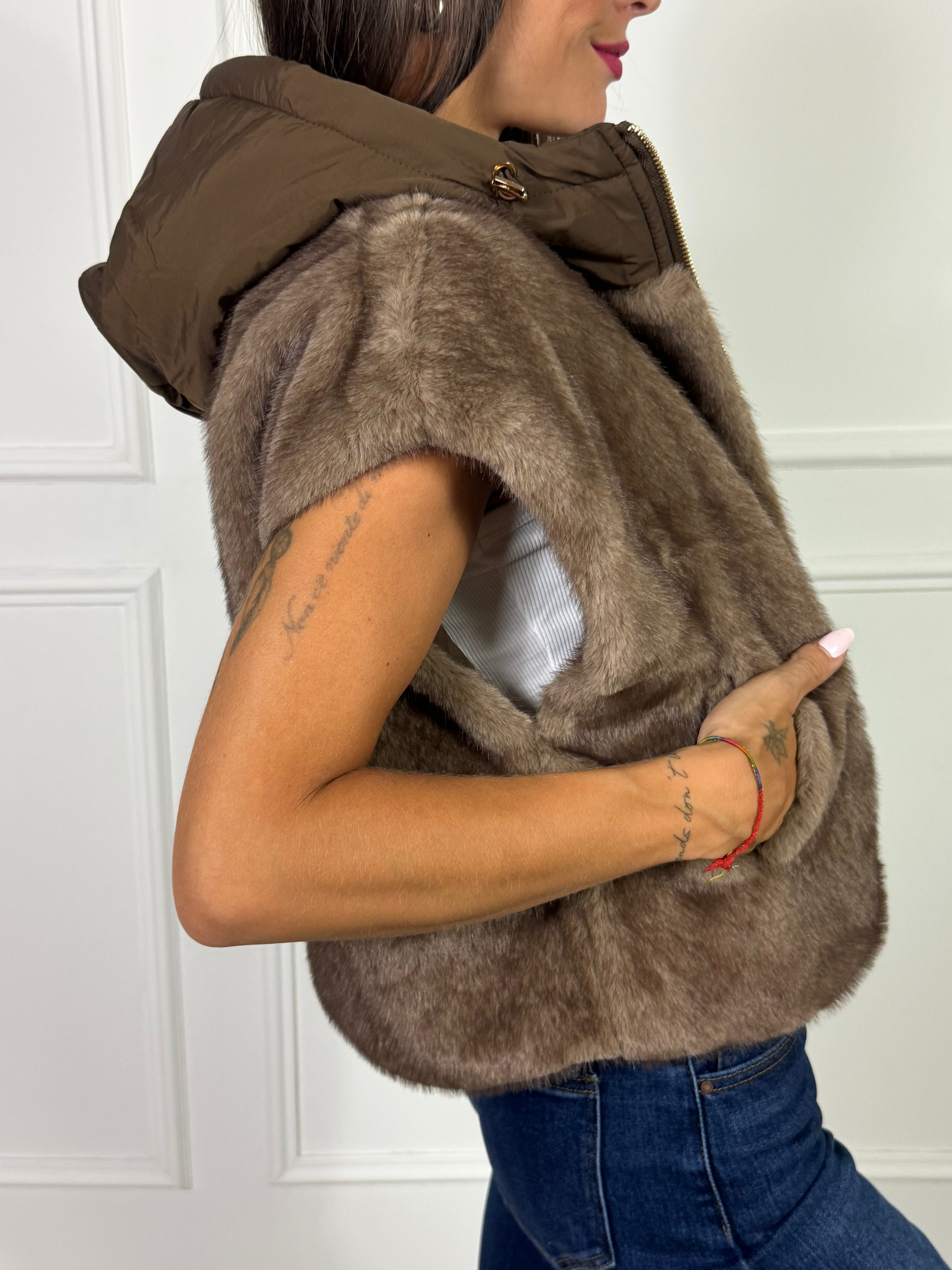 Giacca PIUMINO SMANICATO CON CAPPUCCIO Susy Mix REVERSIBILE