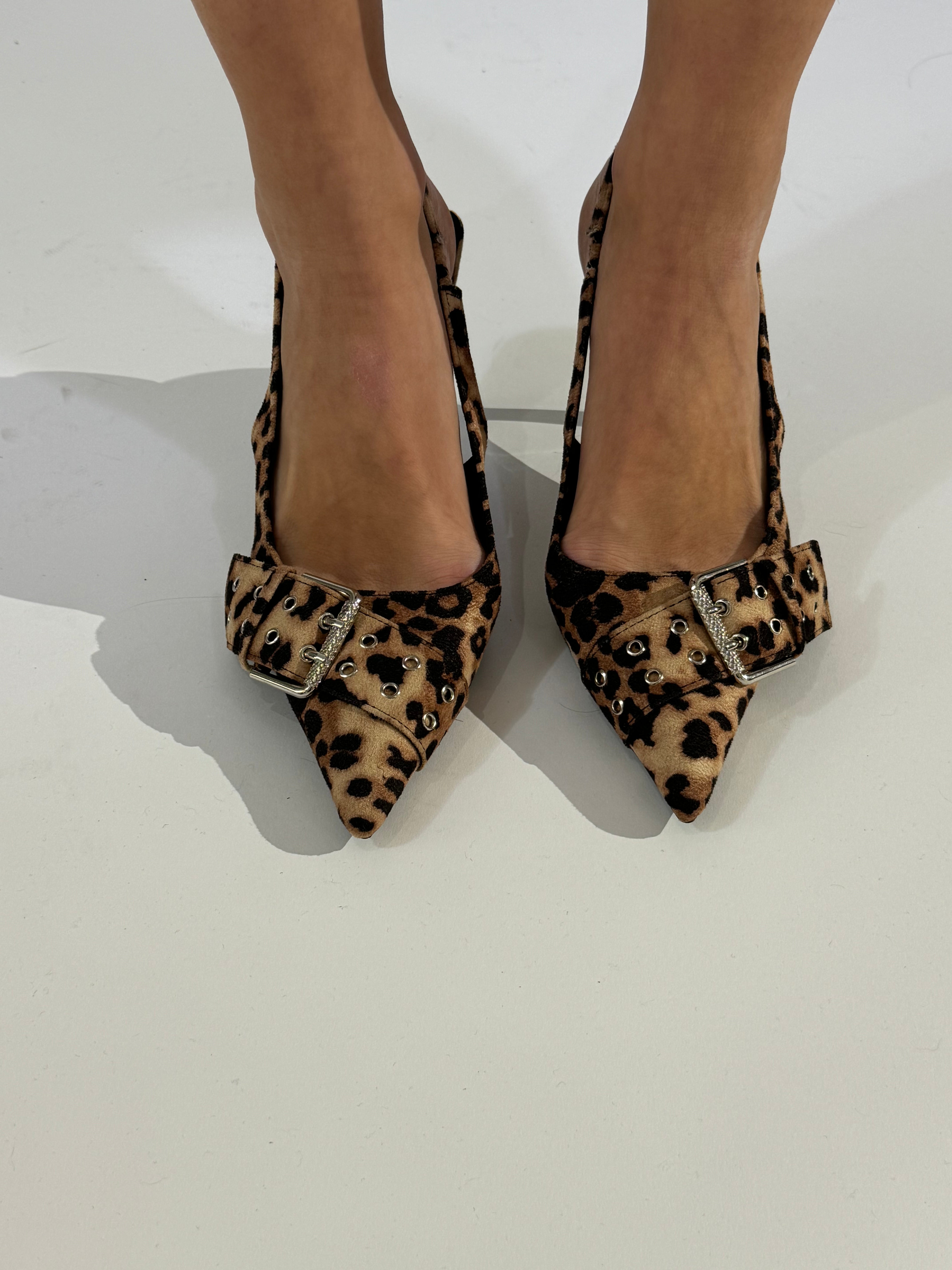Scarpa slingback a punta con fibbia e tacco LEOPARDATA
