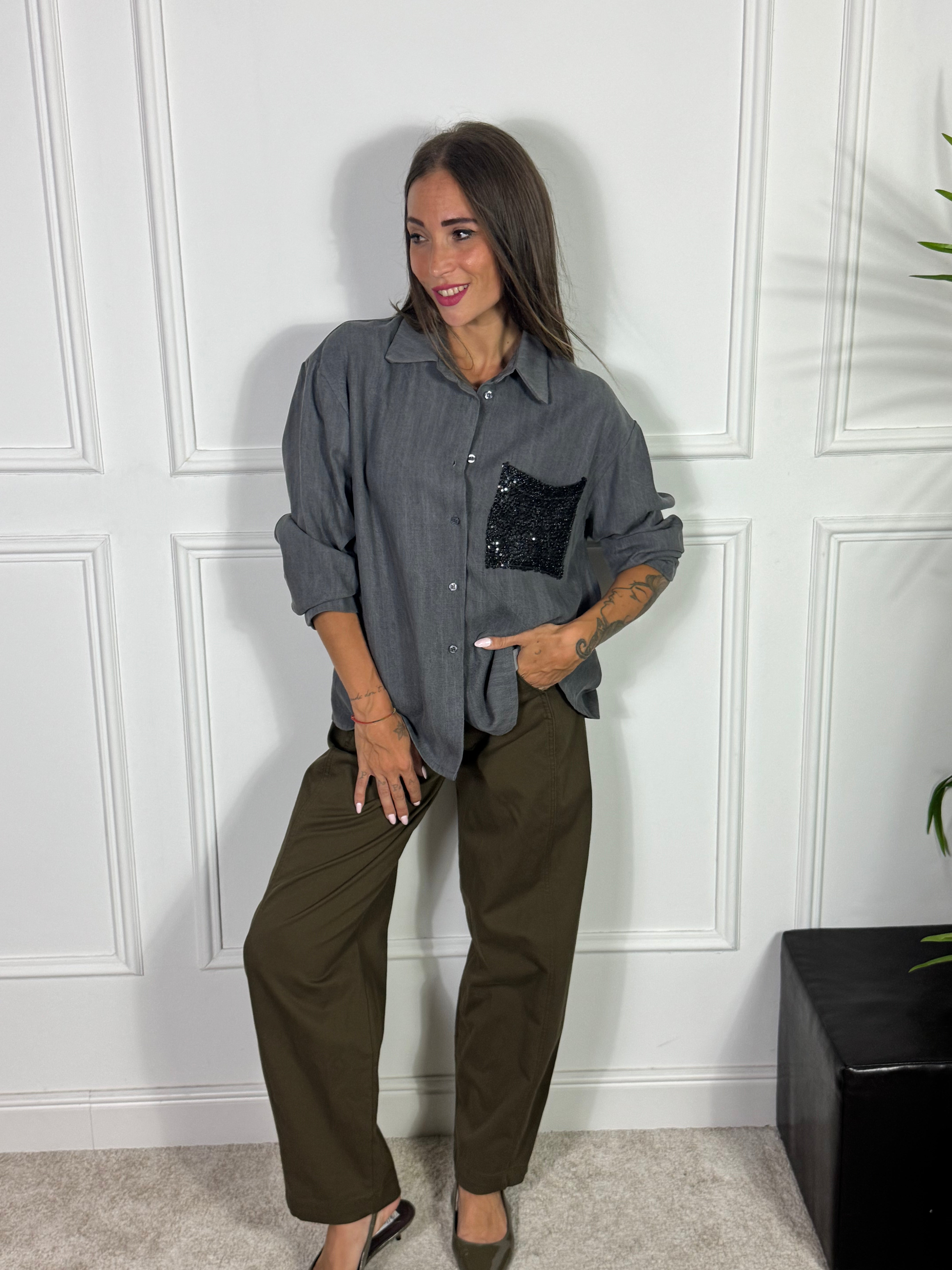 Camicia Susy Mix oversize con tasca in paillettes