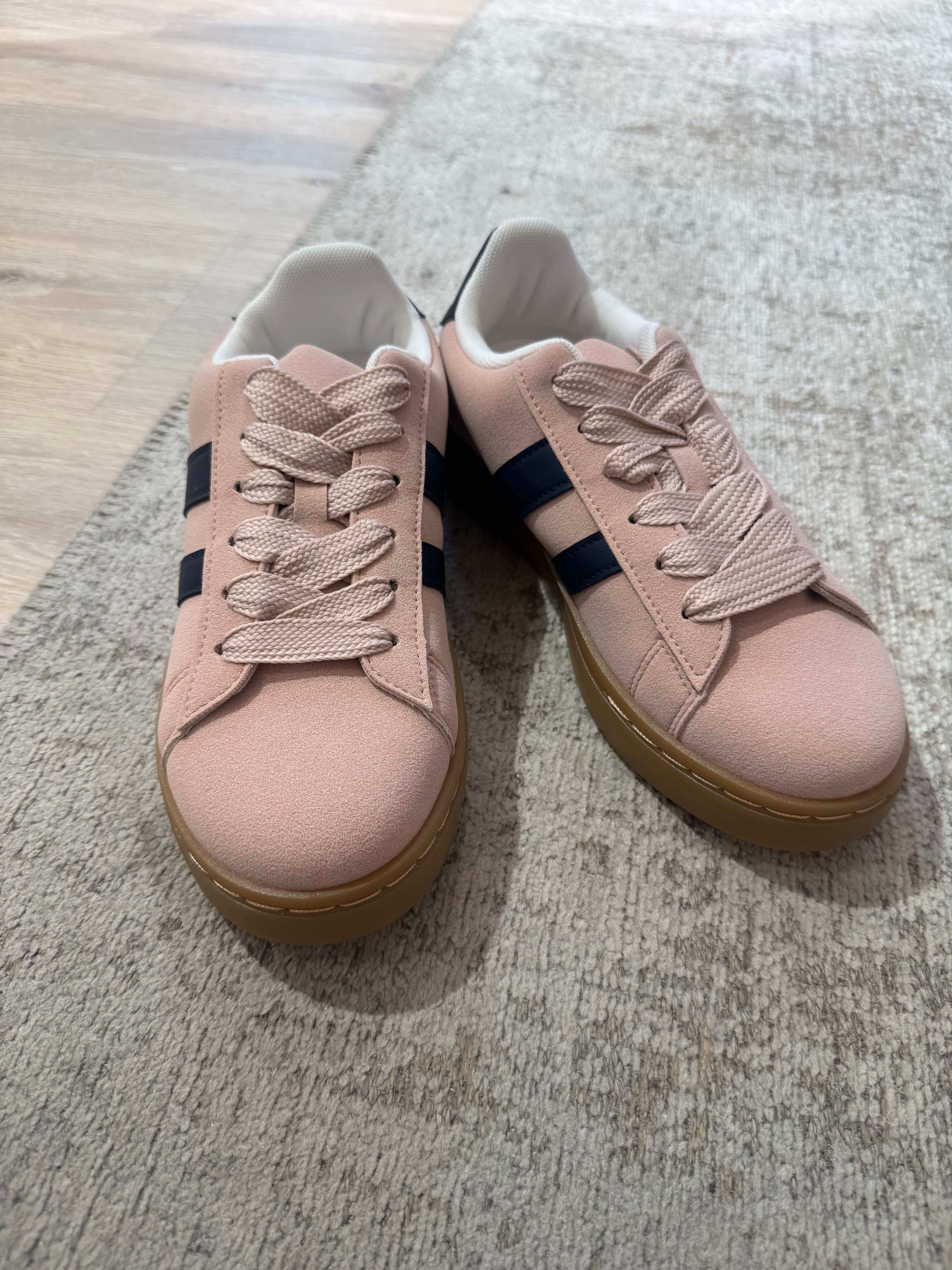 Sneakers effetto scamosciato con bande laterali