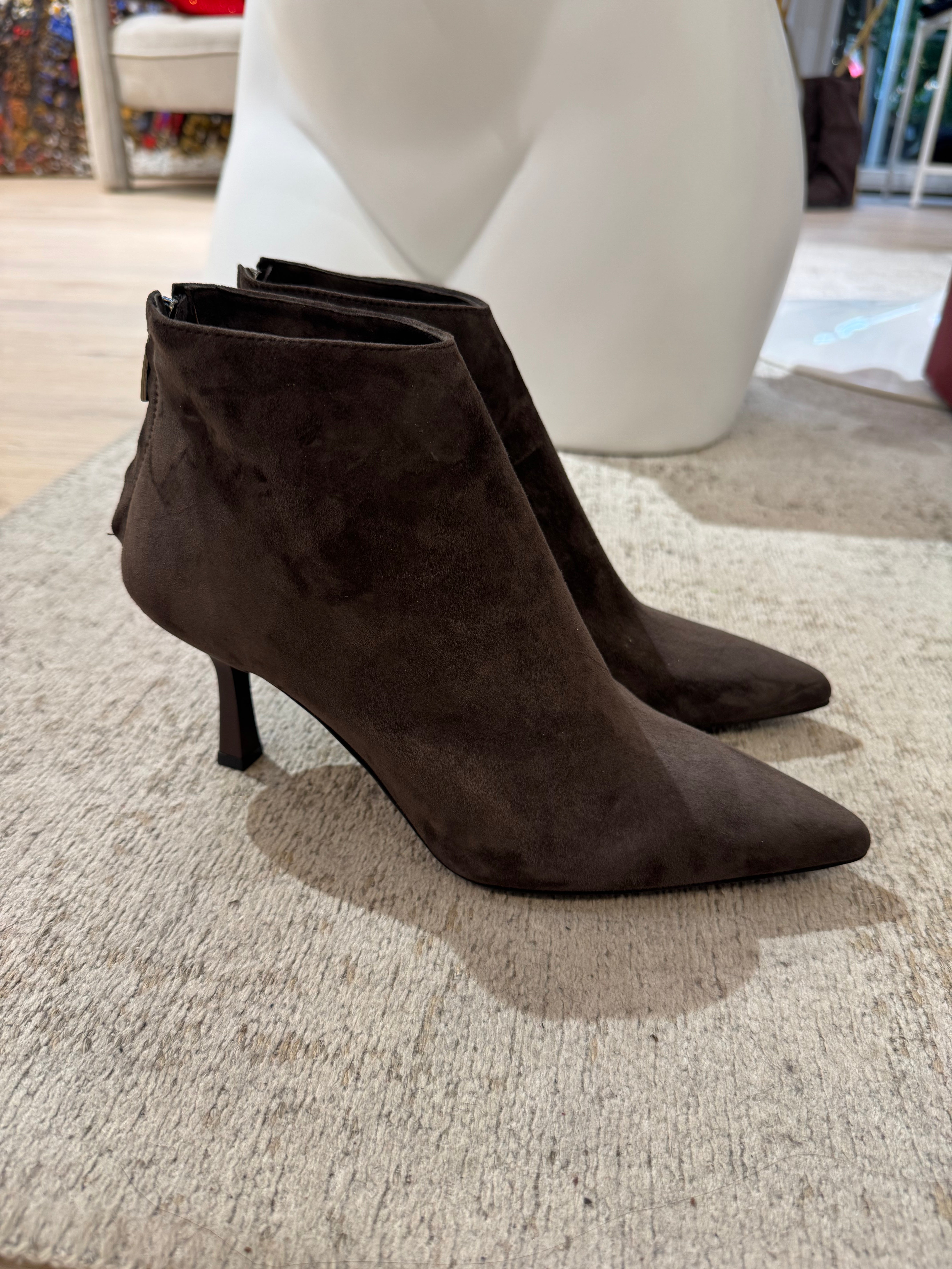 Stivaletto basso a punta con tacco Ovyè vera pelle scamosciata - color TESTA DI MORO