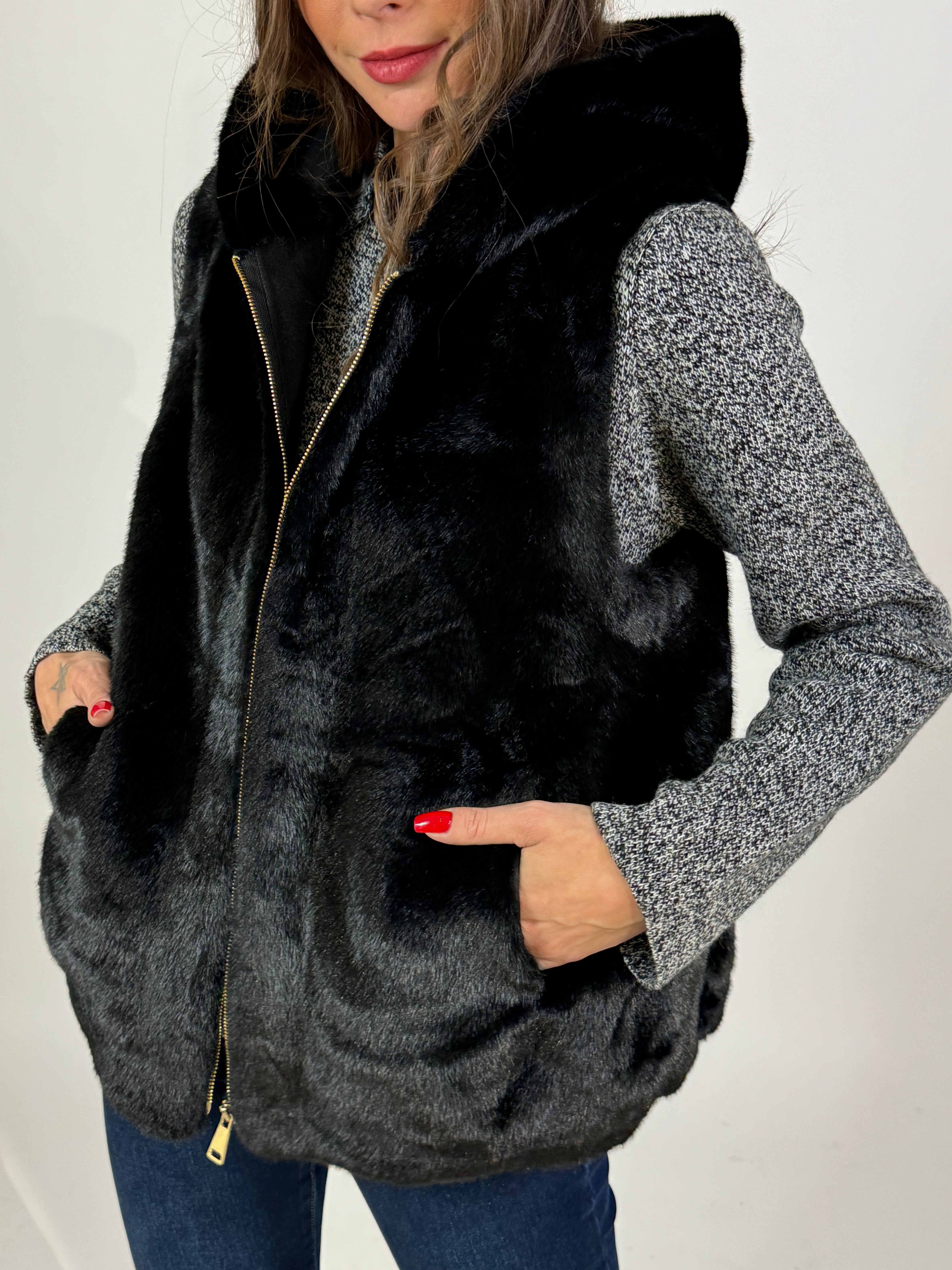 Ecopellicciotto SMANICATO Victoria ILMH con cappuccio