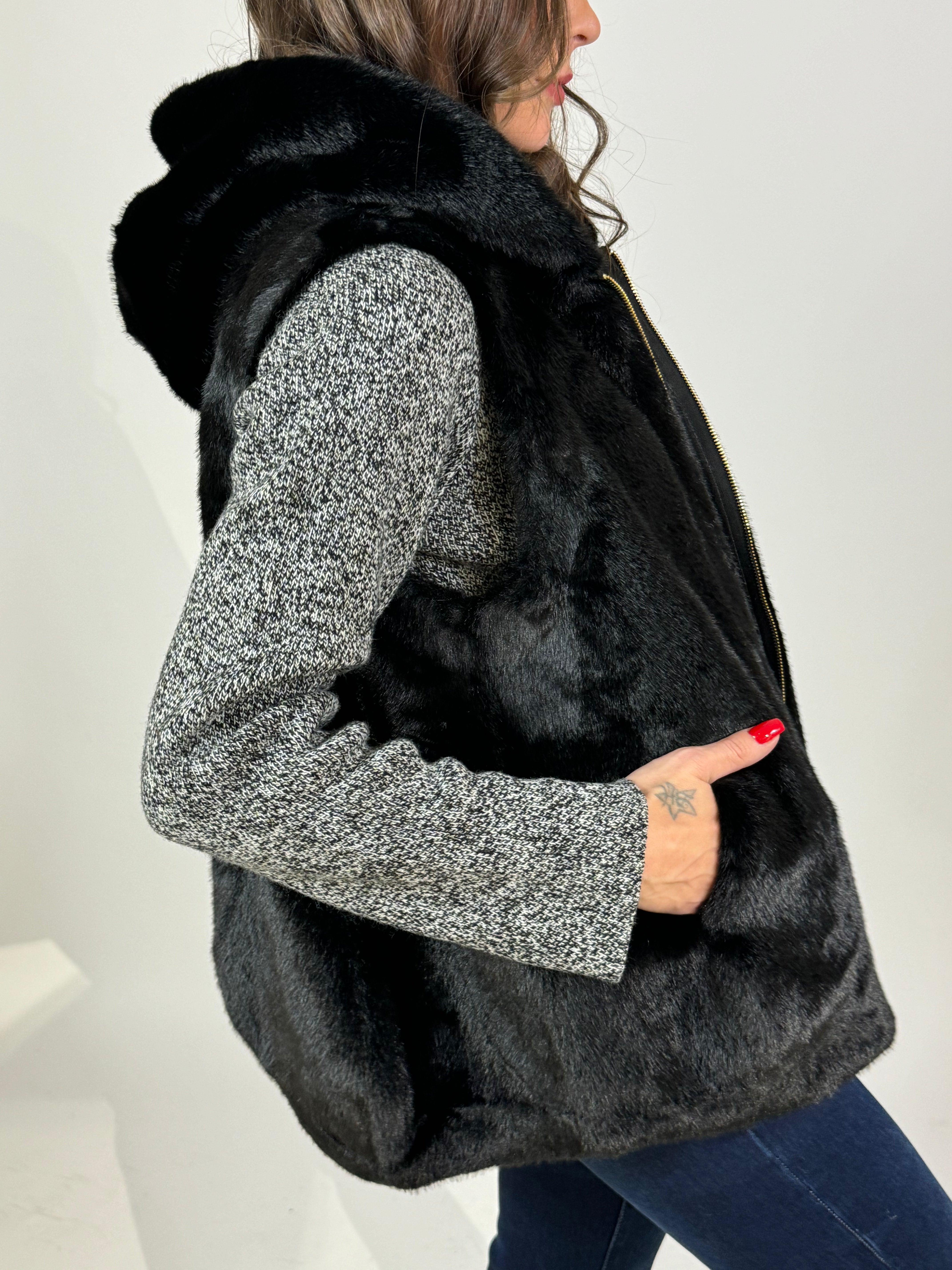 Ecopellicciotto SMANICATO Victoria ILMH con cappuccio
