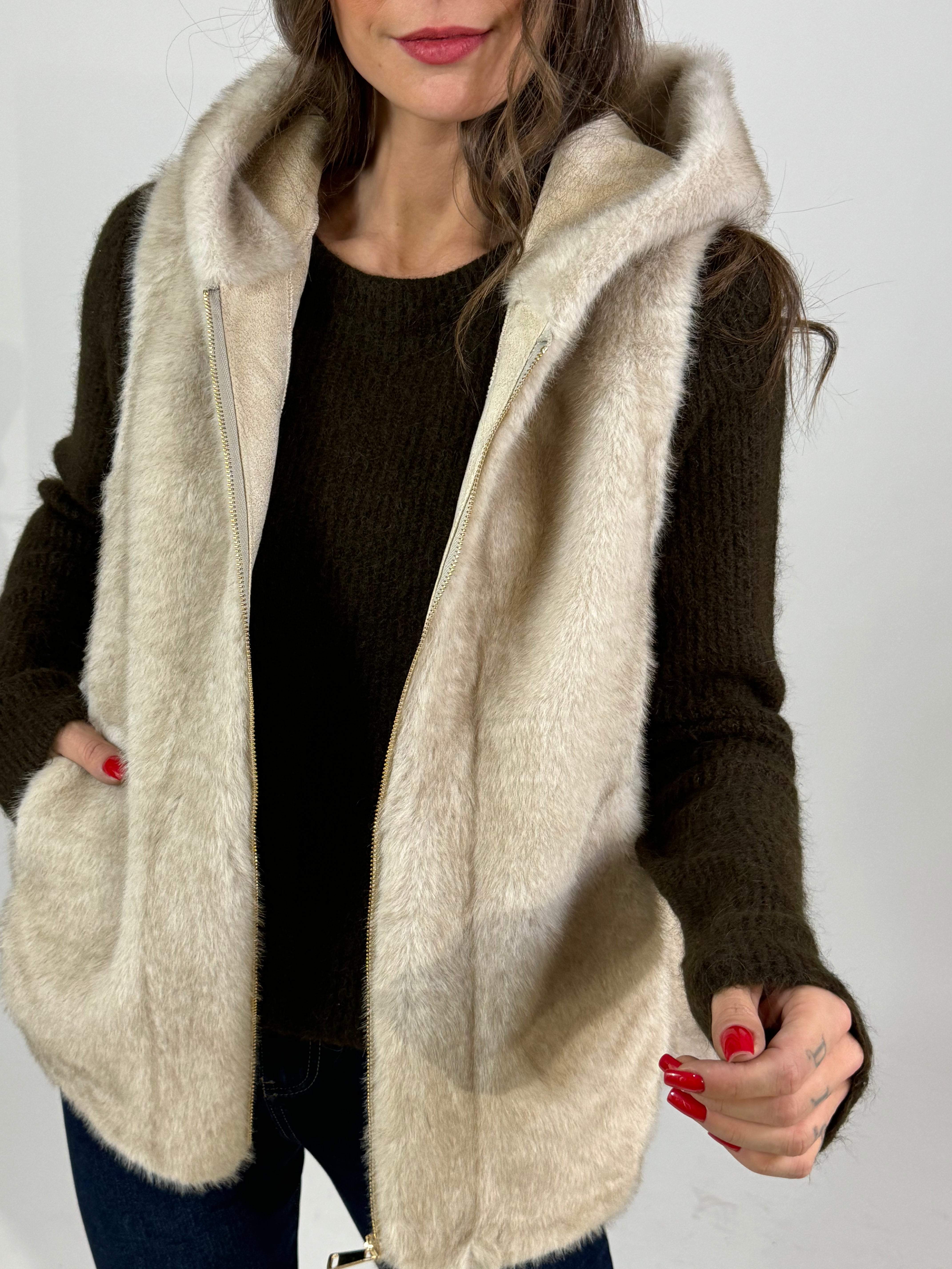 Ecopellicciotto SMANICATO Victoria ILMH con cappuccio