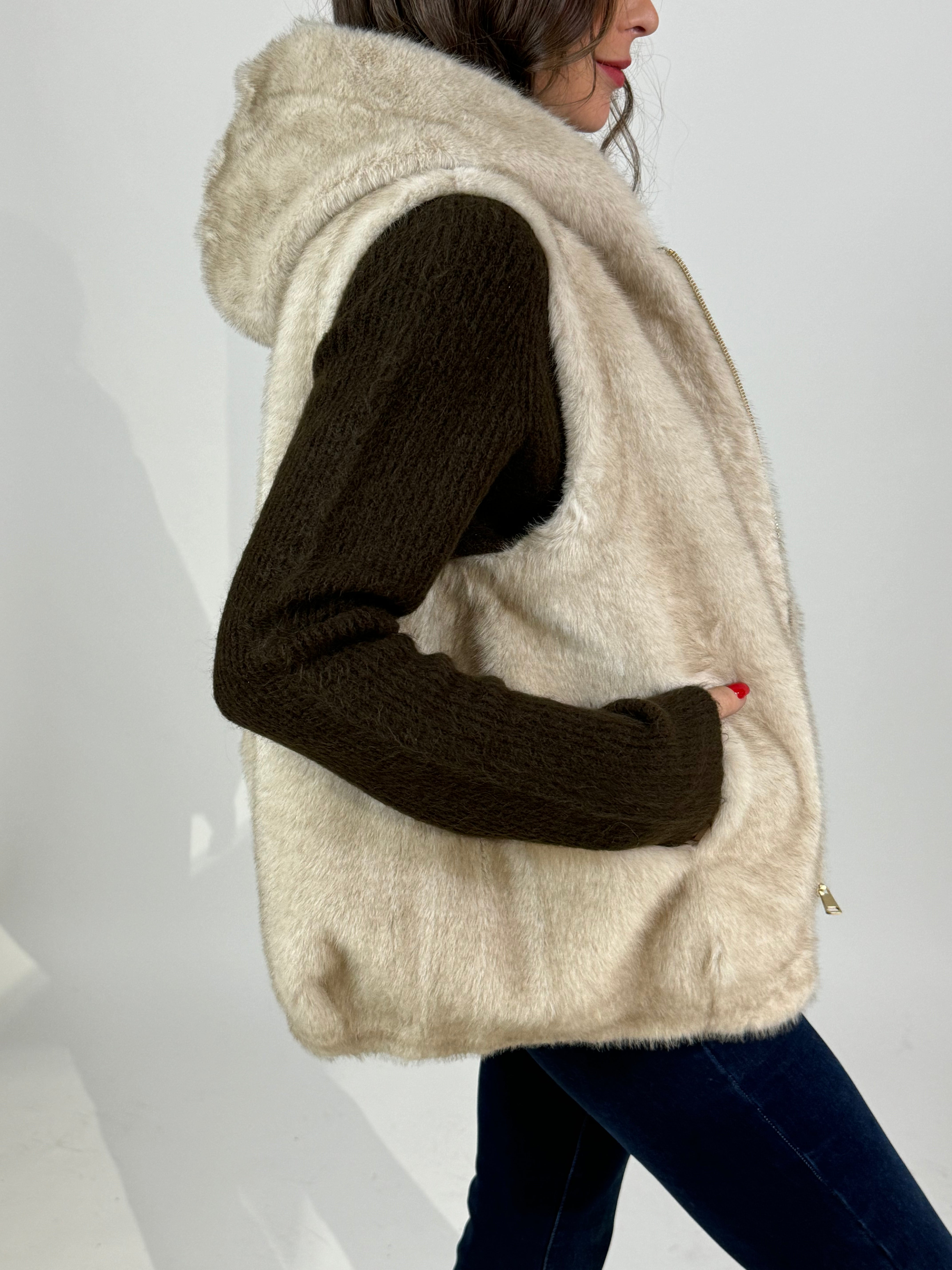 Ecopellicciotto SMANICATO Victoria ILMH con cappuccio