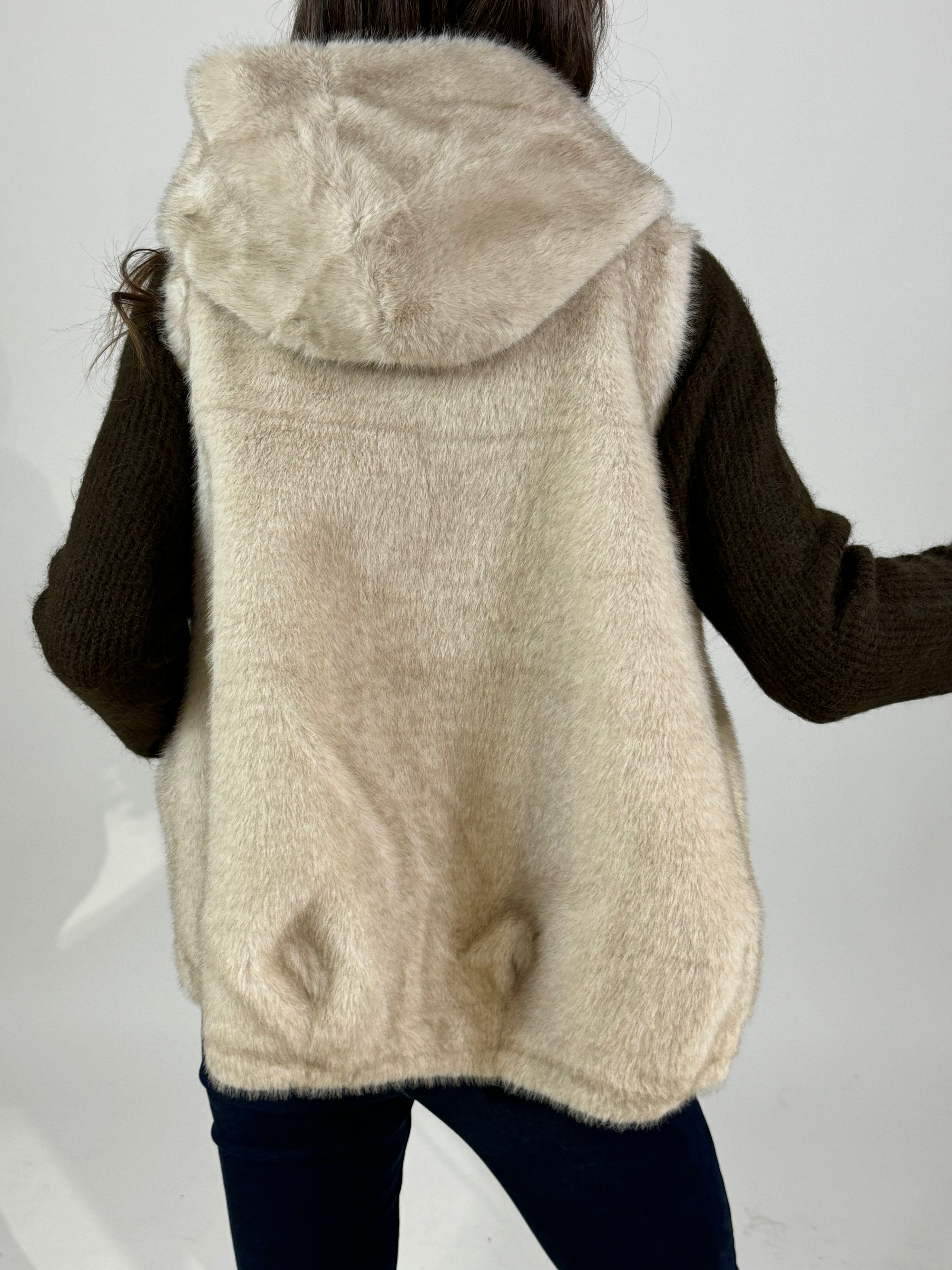 Ecopellicciotto SMANICATO Victoria ILMH con cappuccio