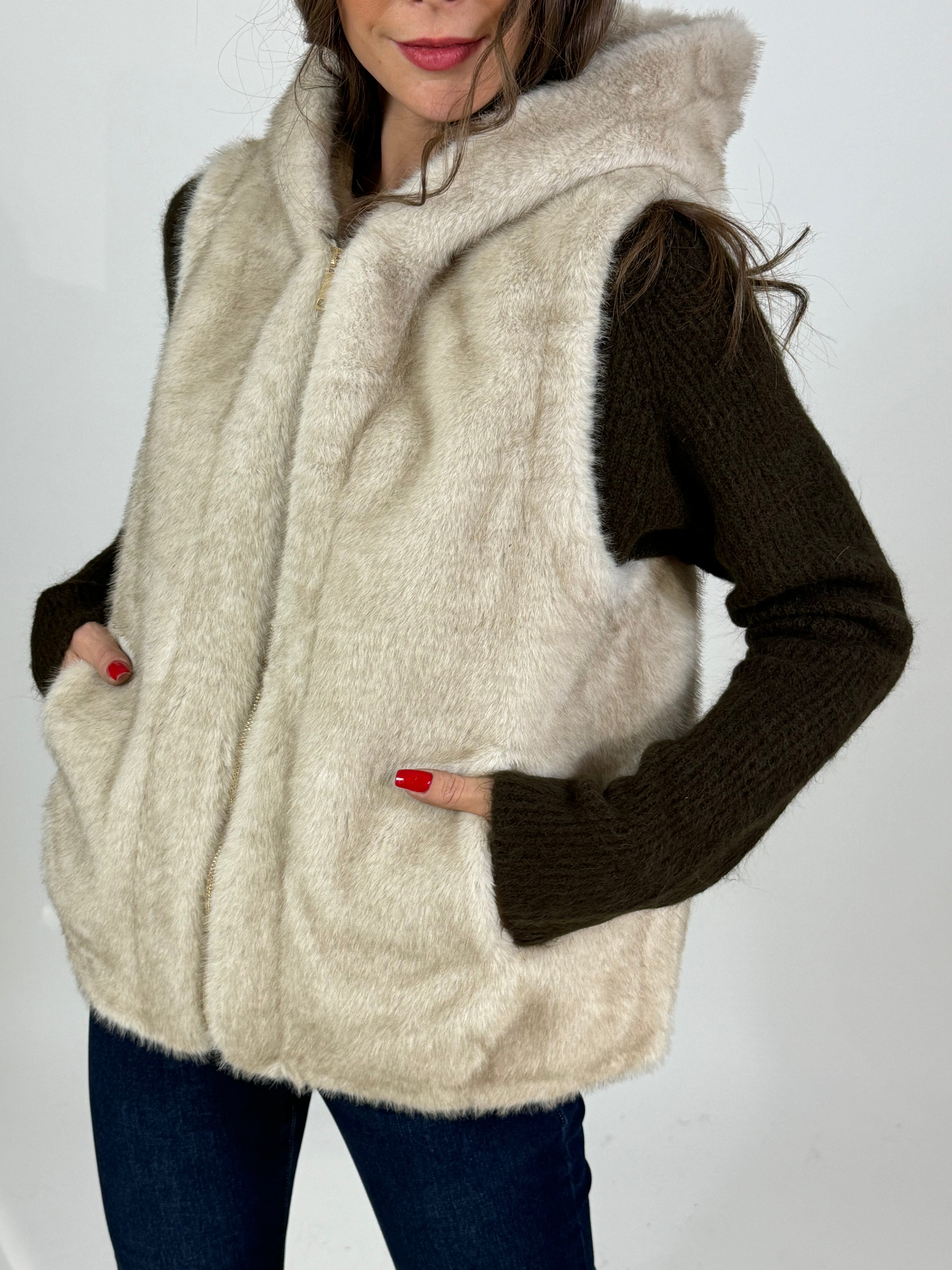 Ecopellicciotto SMANICATO Victoria ILMH con cappuccio