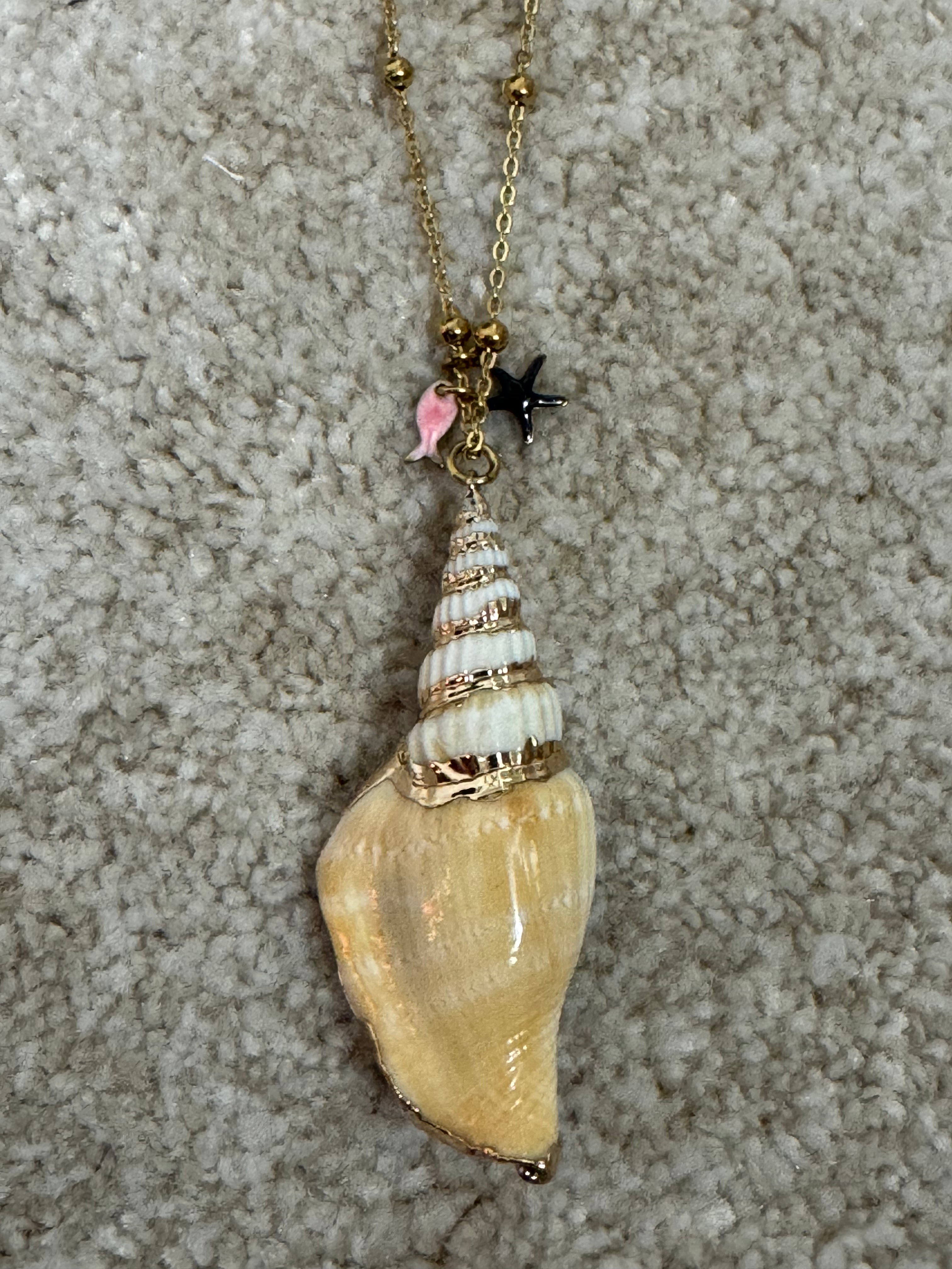 Collana lunga Momi CONCHIGLIA CON CIONDOLINI