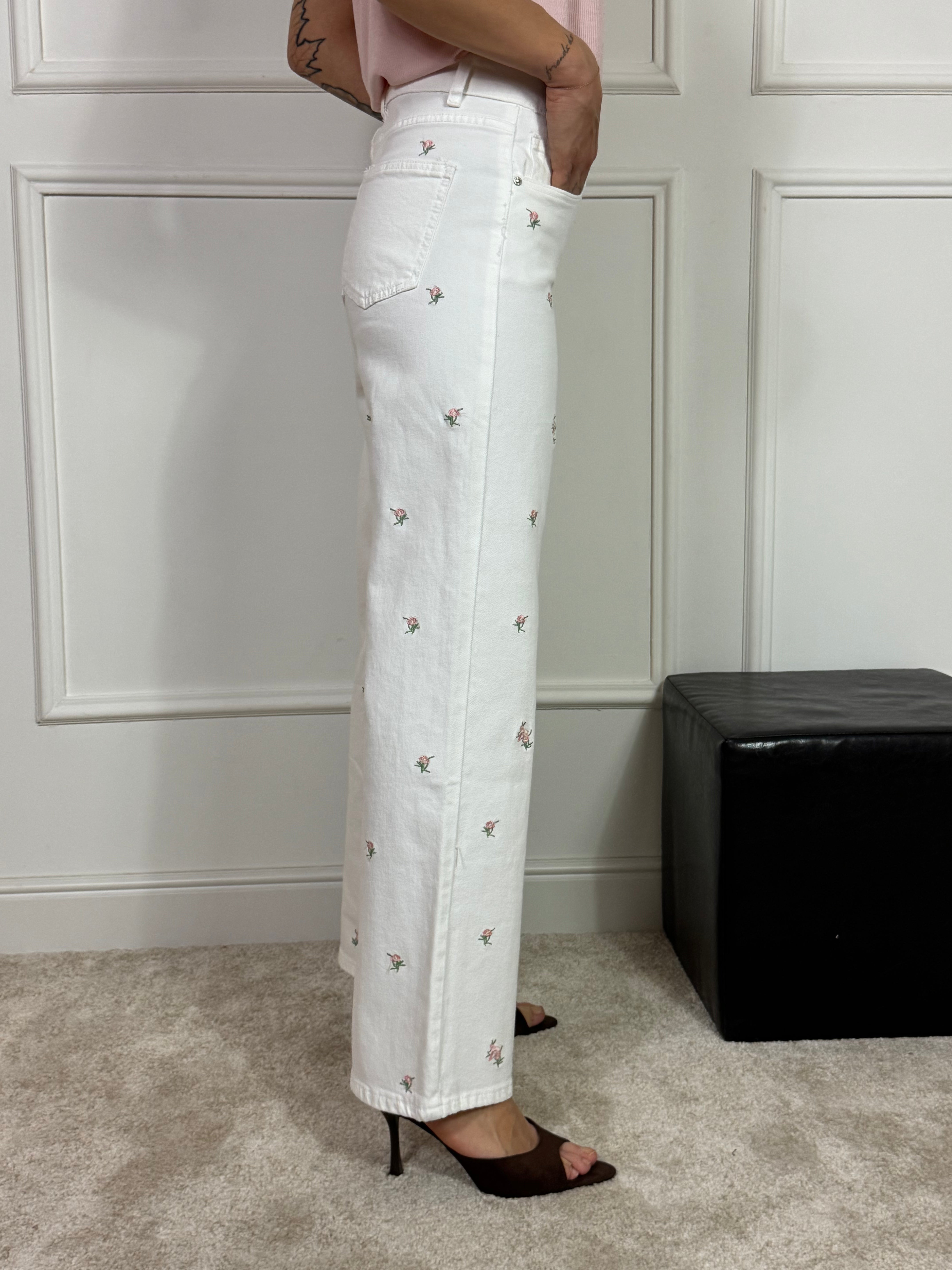 Jeans bianco FLARED Victoria ILMH ricamo fiori
