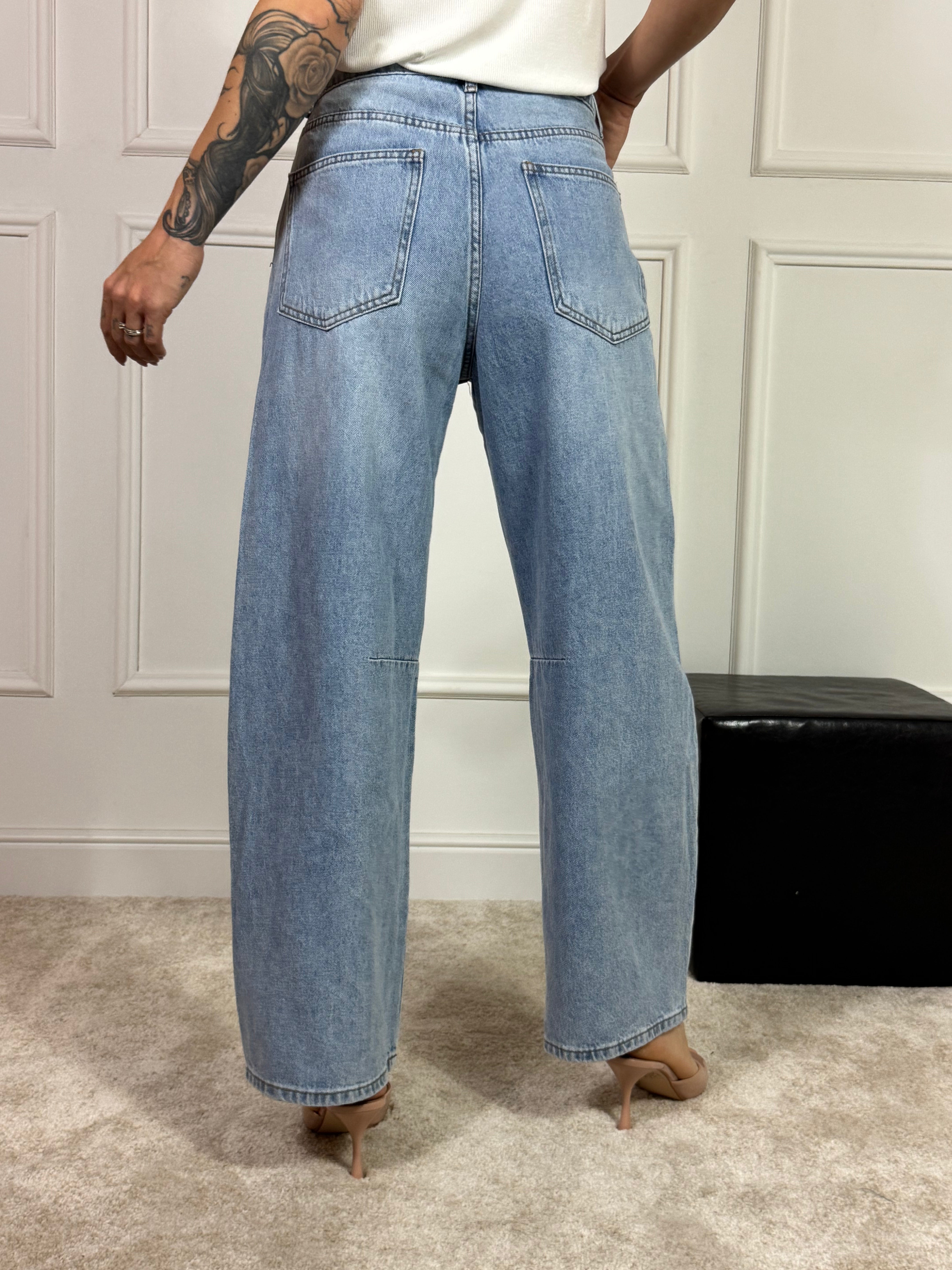 Jeans Victoria ILMH con applicazioni margherite sul davanti